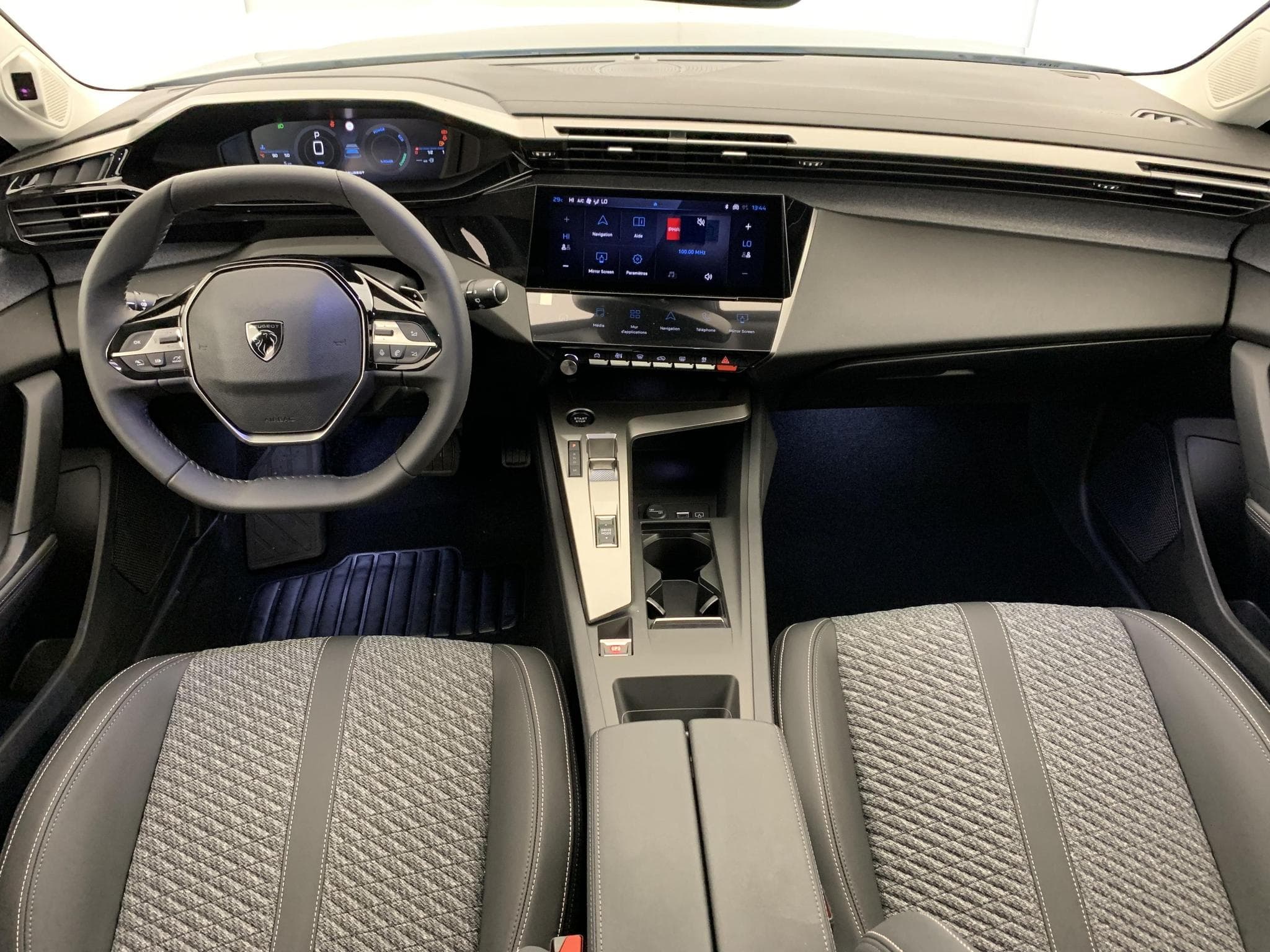Peugeot 308 NOUVELLE HYBRID 145 E-DCS6 ALLURE (2026) - Photo 12