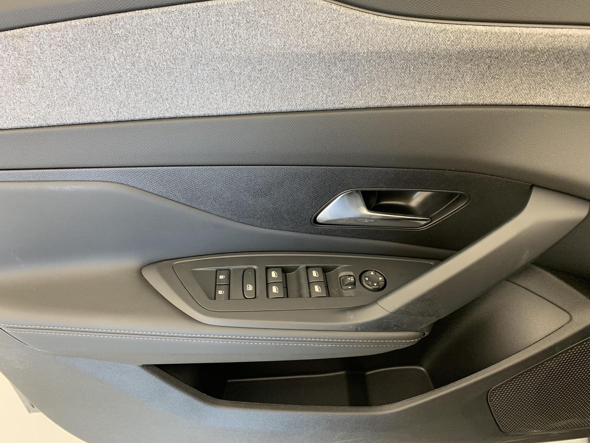 Peugeot 308 NOUVELLE HYBRID 145 E-DCS6 ALLURE (2026) - Photo 17