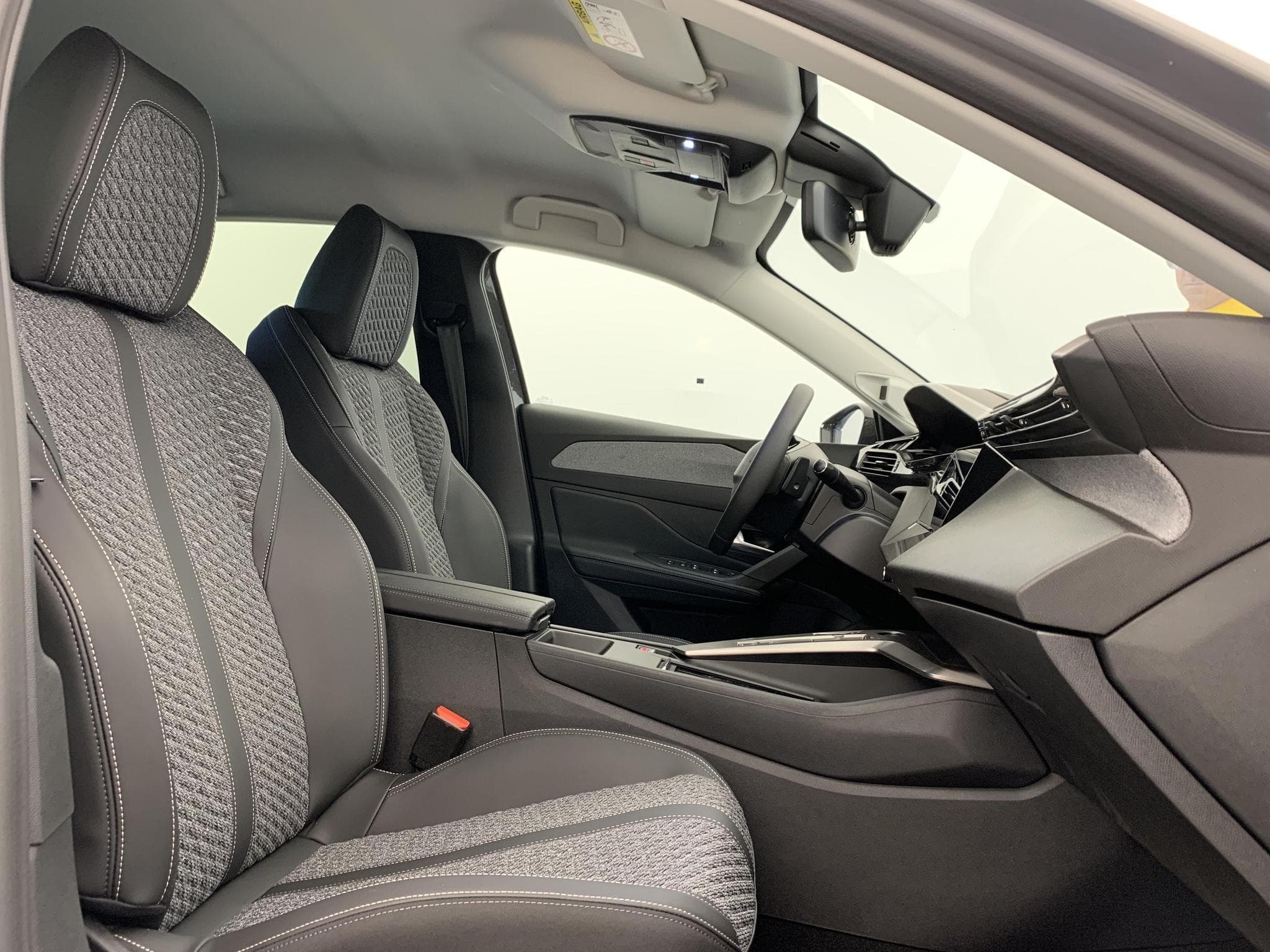 Peugeot 308 NOUVELLE HYBRID 145 E-DCS6 ALLURE (2026) - Photo 9