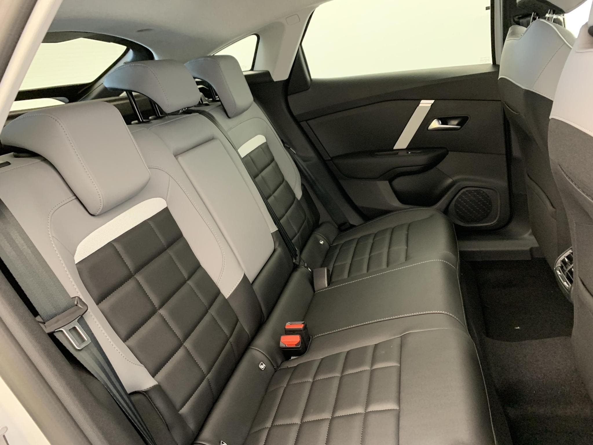 CitroëN C4 Hybride 145 ch e-DCS6 Max (2026) - Photo 10