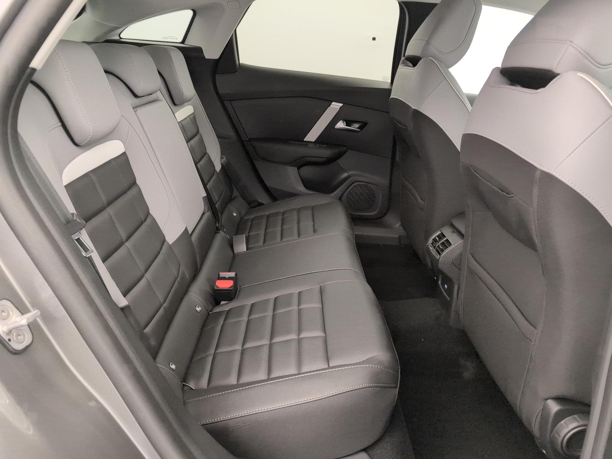 CitroëN C4 Hybride 145 ch e-DCS6 Max (2026) - Photo 10