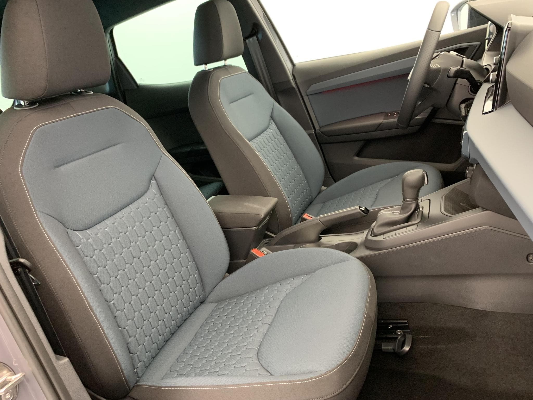 Seat Arona 1.0 TSI 115 ch Start/Stop DSG7 Copa (2026) - Foto 9