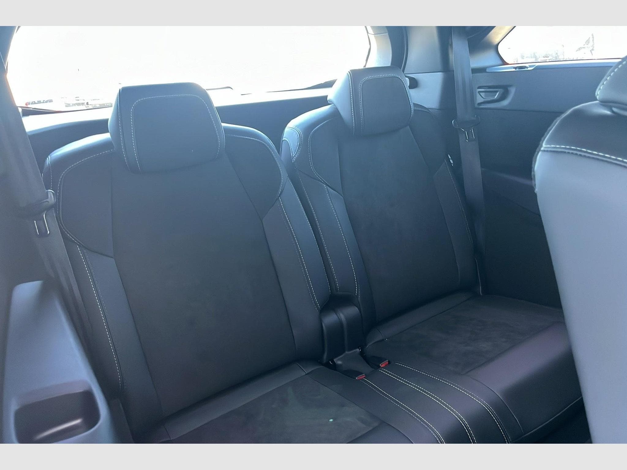 Peugeot 5008 Hybrid 145 e-DCS6 GT (2026) - Foto 11