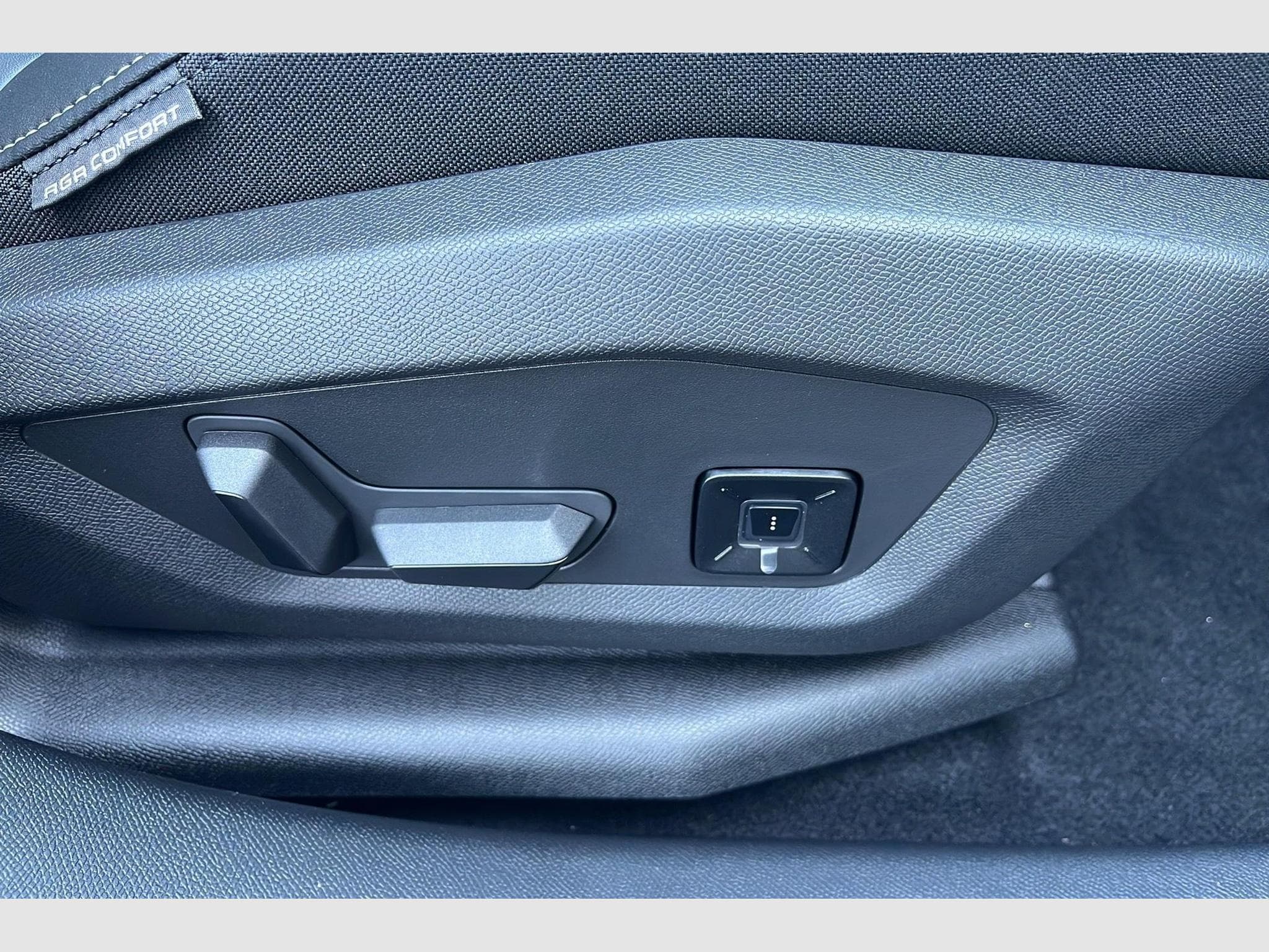 Peugeot 5008 Hybrid 145 e-DCS6 GT (2026) - Foto 15