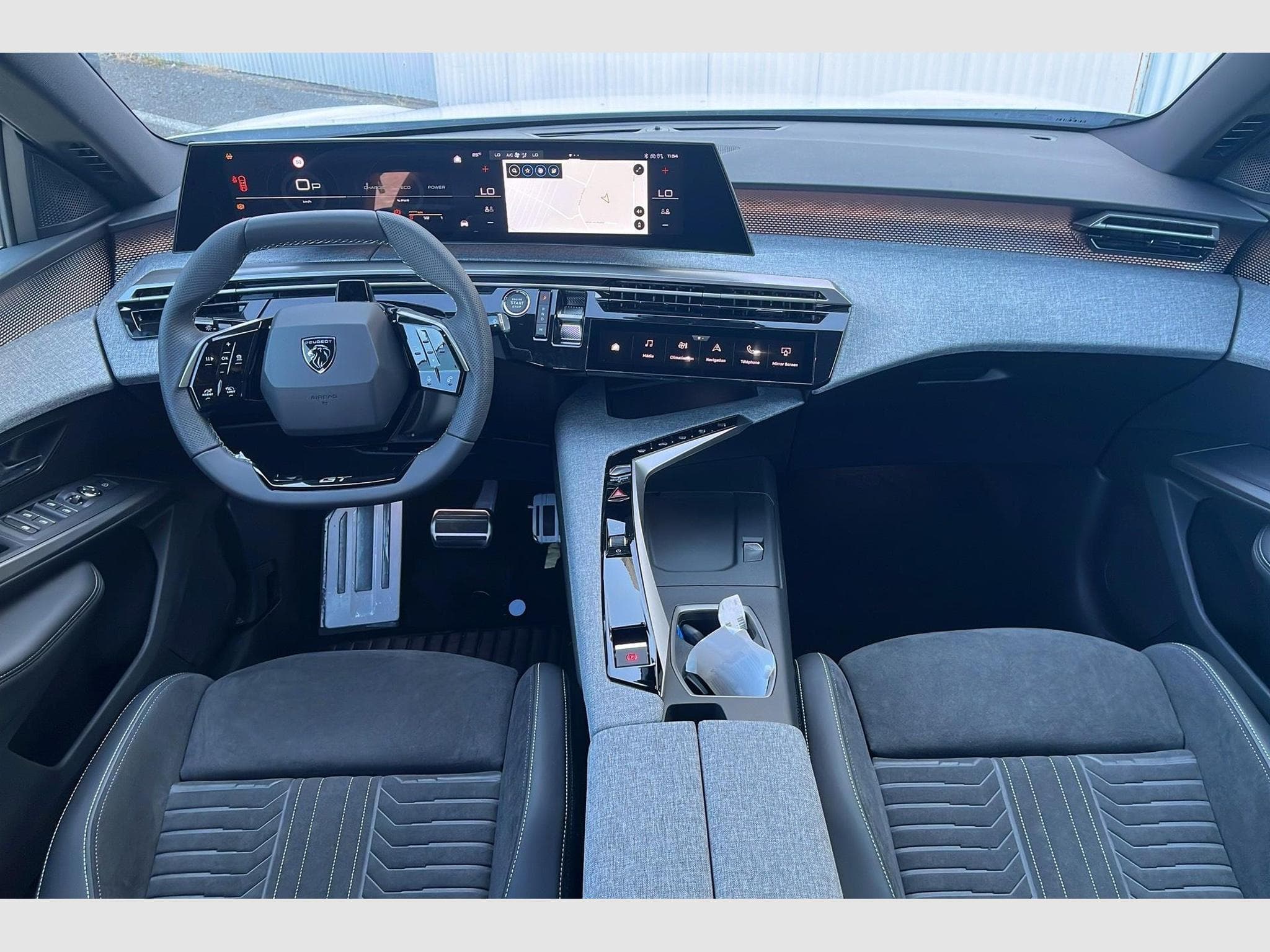 Peugeot 5008 Hybrid 145 e-DCS6 GT (2026) - Foto 16