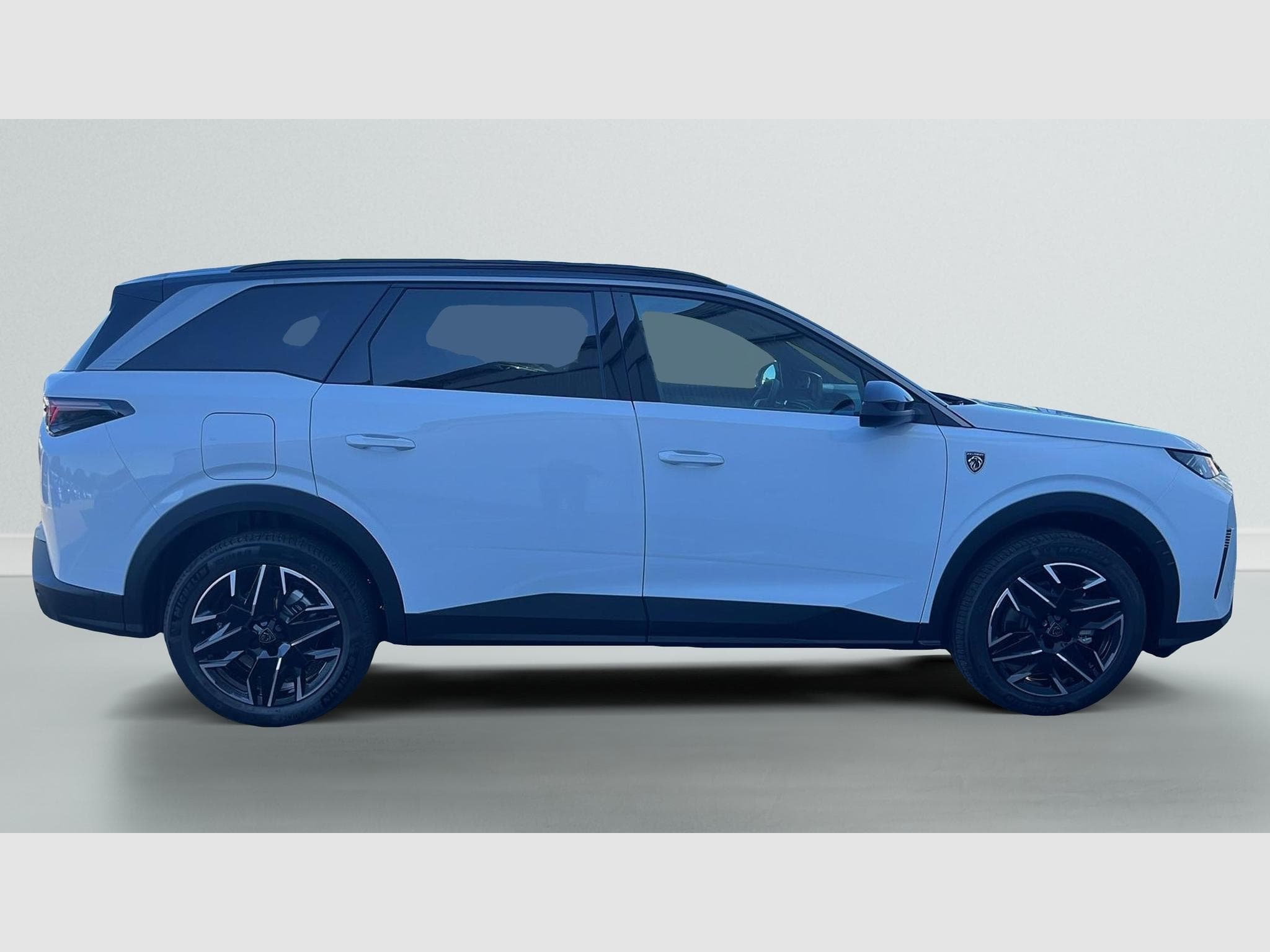 Peugeot 5008 Hybrid 145 e-DCS6 GT (2026) - Foto 8