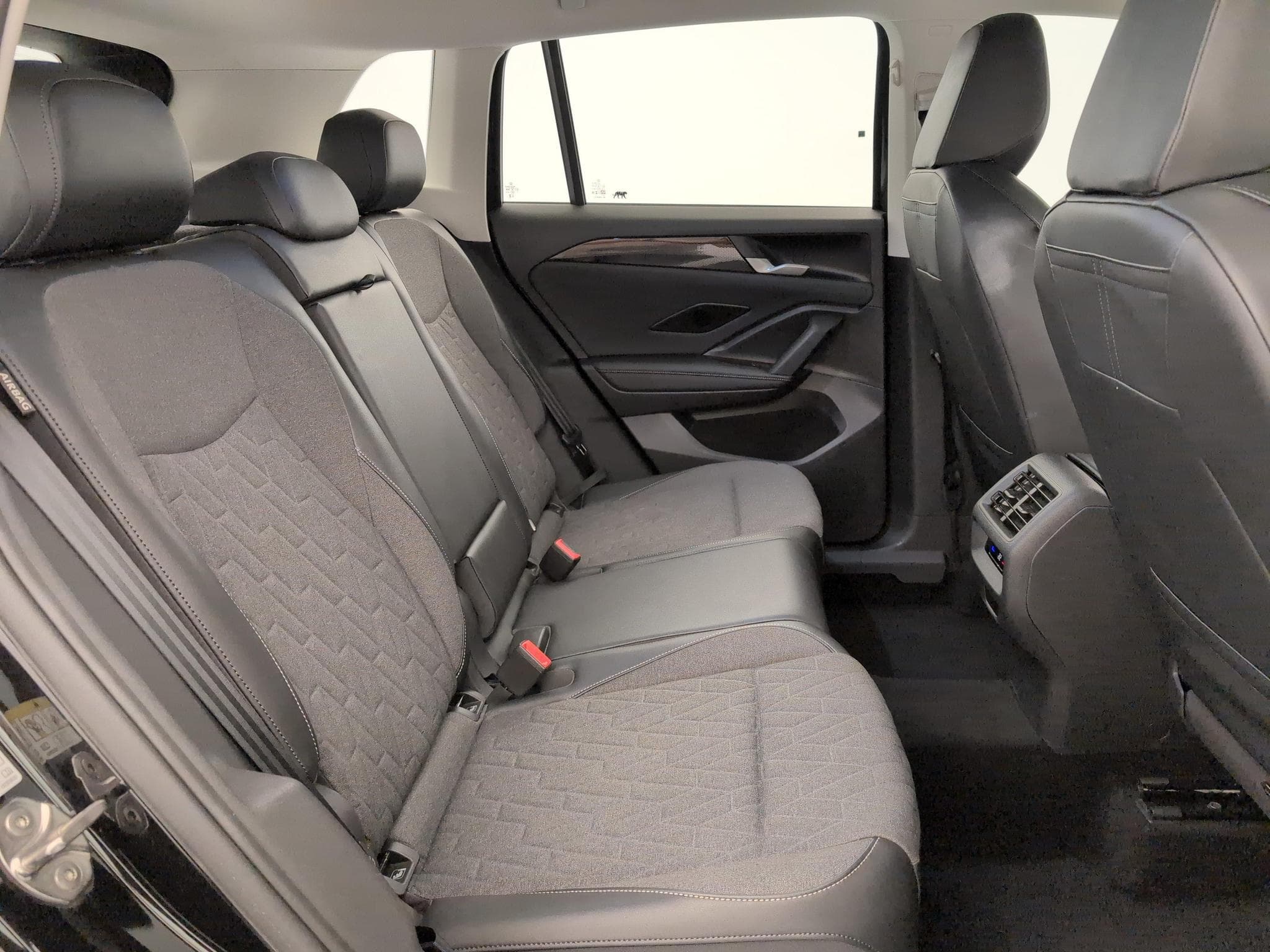 VW Tiguan 2.0 TDI 150ch DSG7 Life (2025) - Photo 10