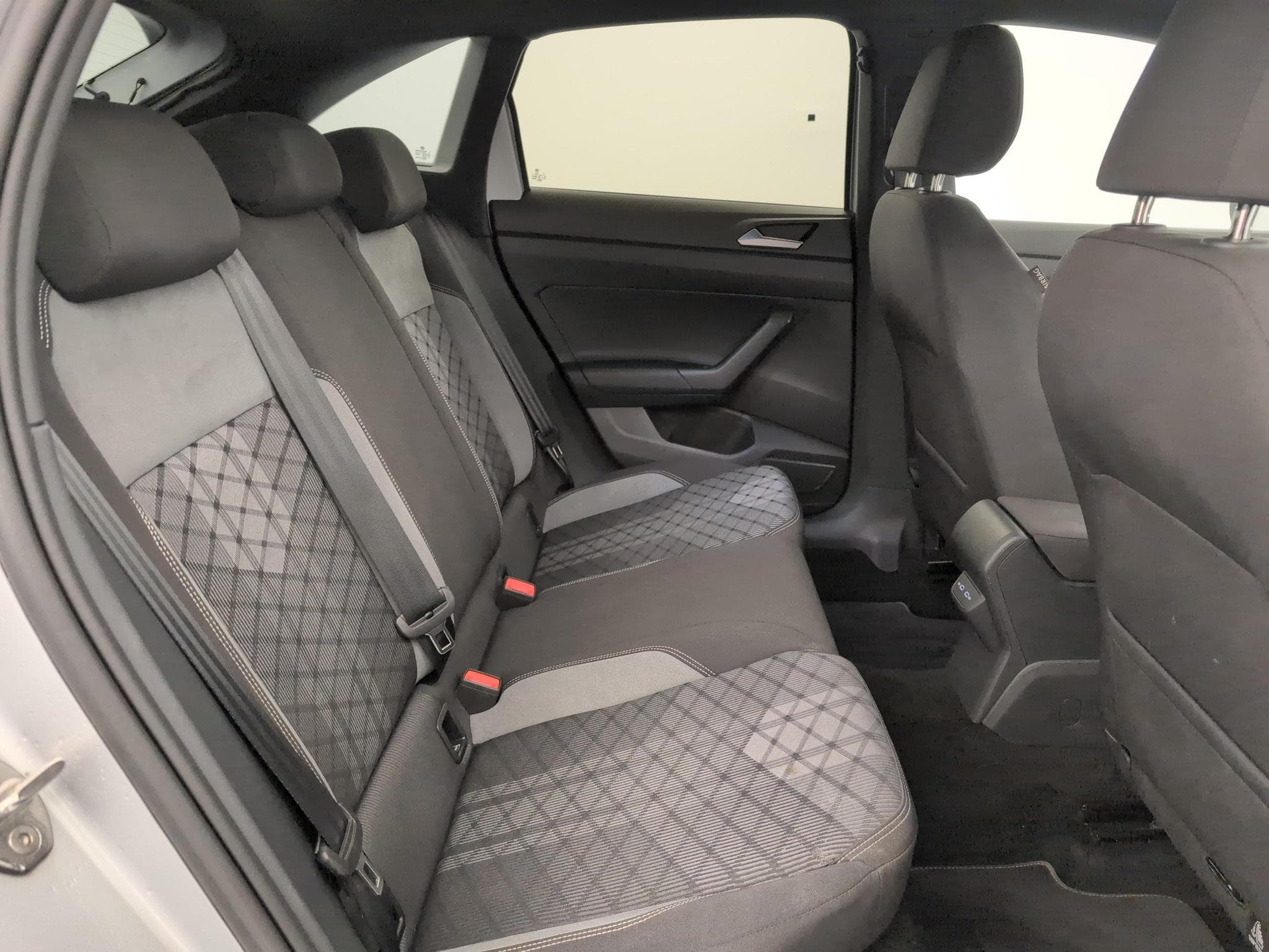 VW Taigo 1.0 TSI 116 BVM6 R-LINE (2025) - Photo 10