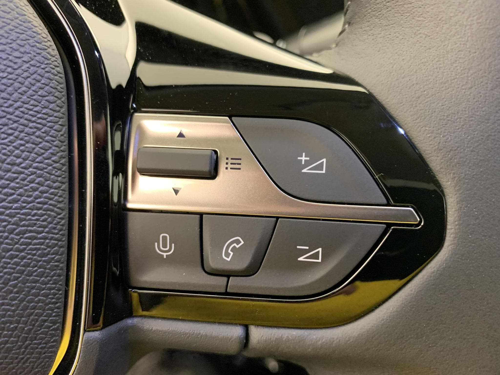 Peugeot 308 NOUVELLE HYBRID 145 E-DCS6 ALLURE (2026) - Photo 18