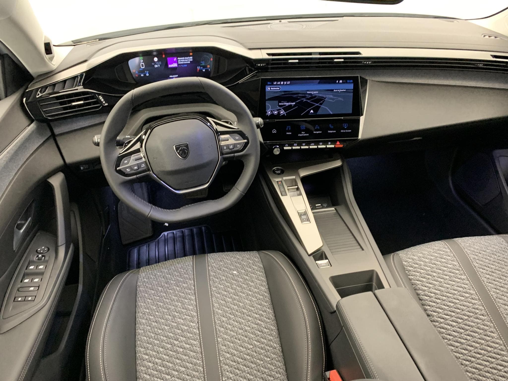 Peugeot 308 NOUVELLE HYBRID 145 E-DCS6 ALLURE (2026) - Photo 14