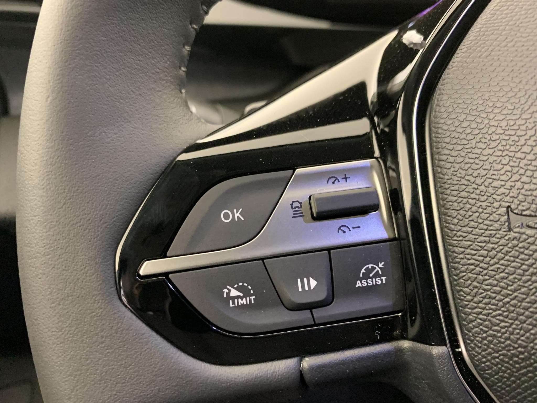 Peugeot 308 NOUVELLE HYBRID 145 E-DCS6 ALLURE (2026) - Photo 19