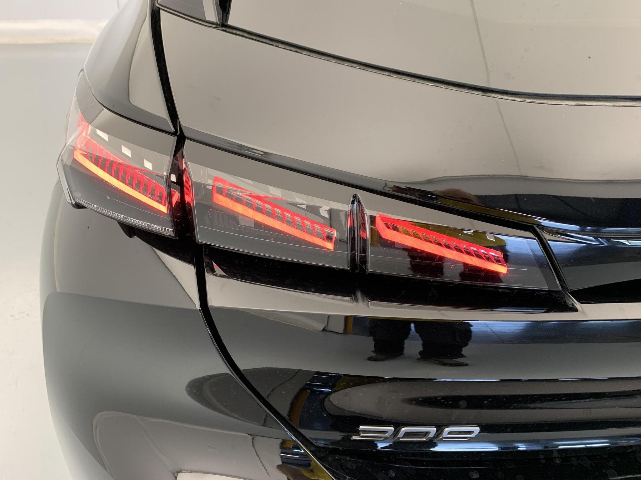 Peugeot 308 NOUVELLE Hybrid 145 e-DCS6 GT (2026) - Photo 11