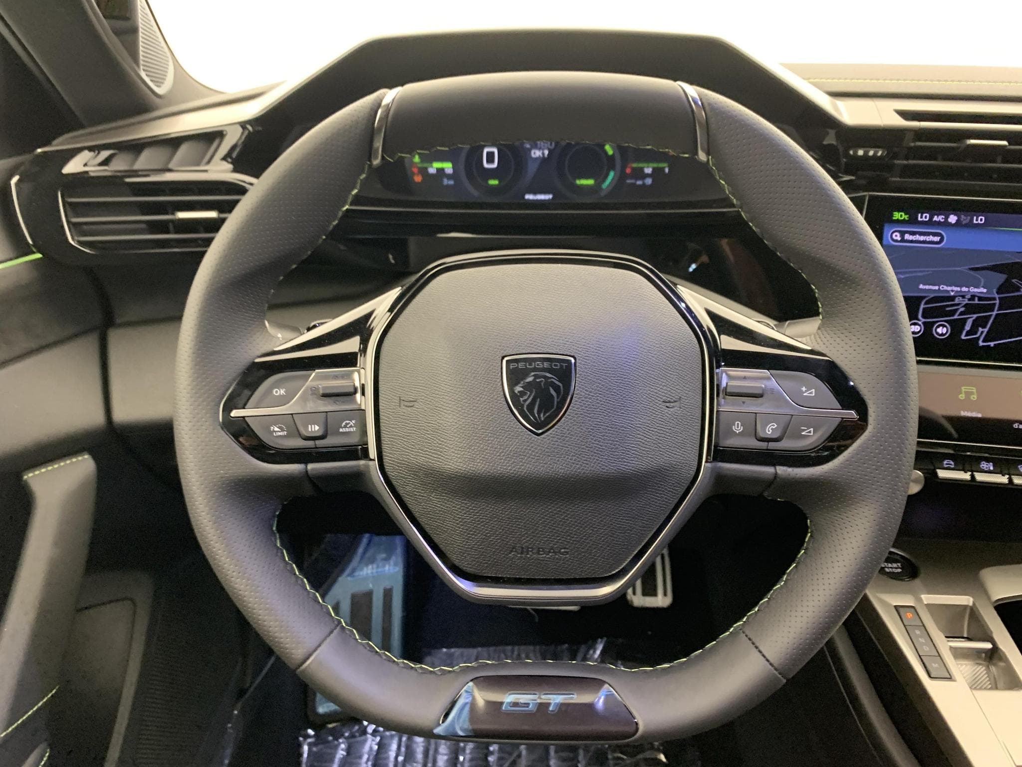 Peugeot 308 NOUVELLE Hybrid 145 e-DCS6 GT (2026) - Photo 15