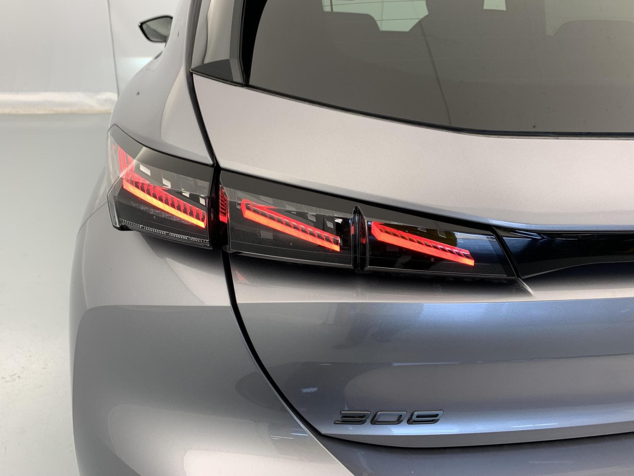 Peugeot 308 NOUVELLE Hybrid 145 e-DCS6 GT (2026) - Photo 11