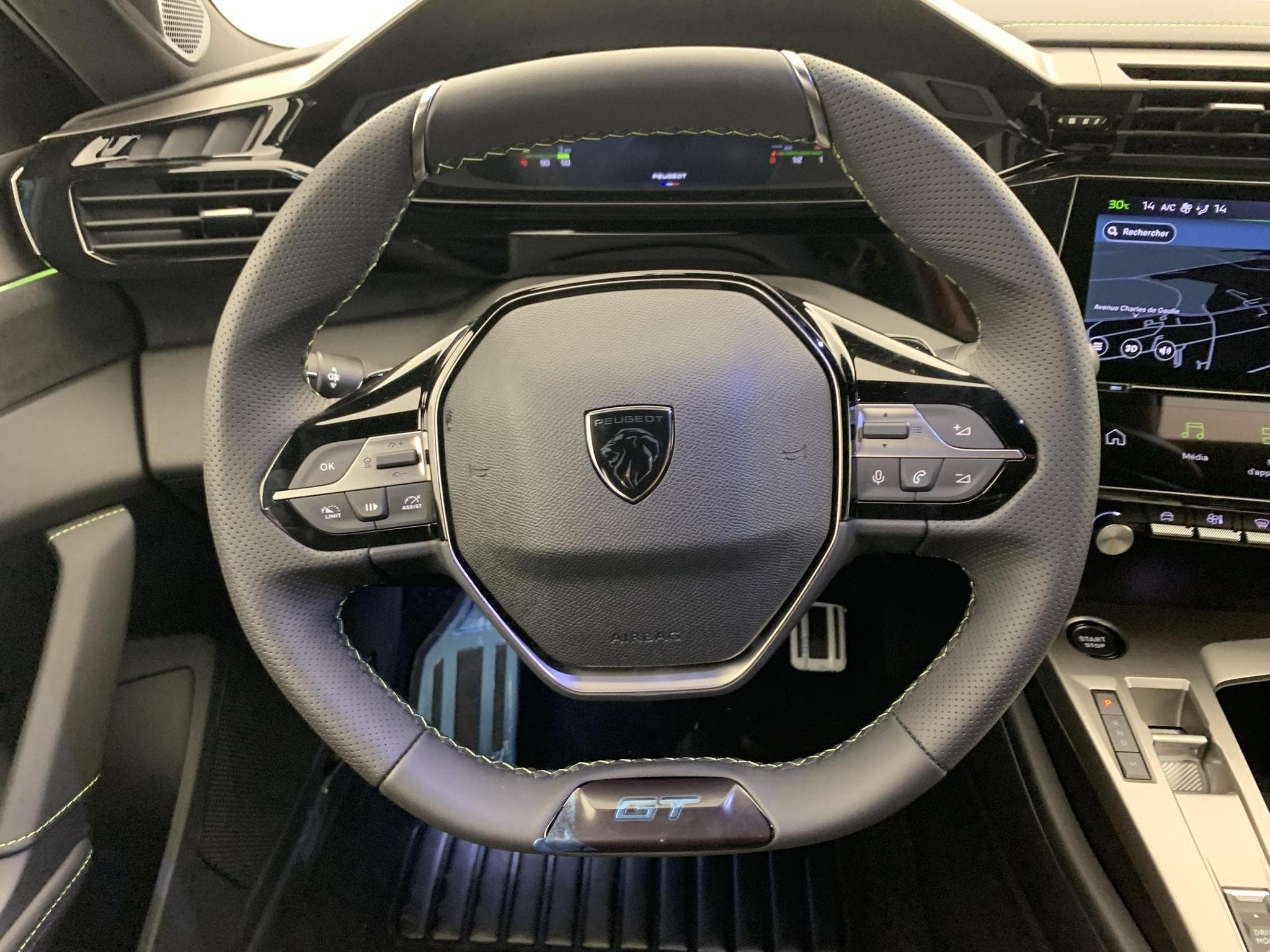 Peugeot 308 NOUVELLE Hybrid 145 e-DCS6 GT (2026) - Photo 15
