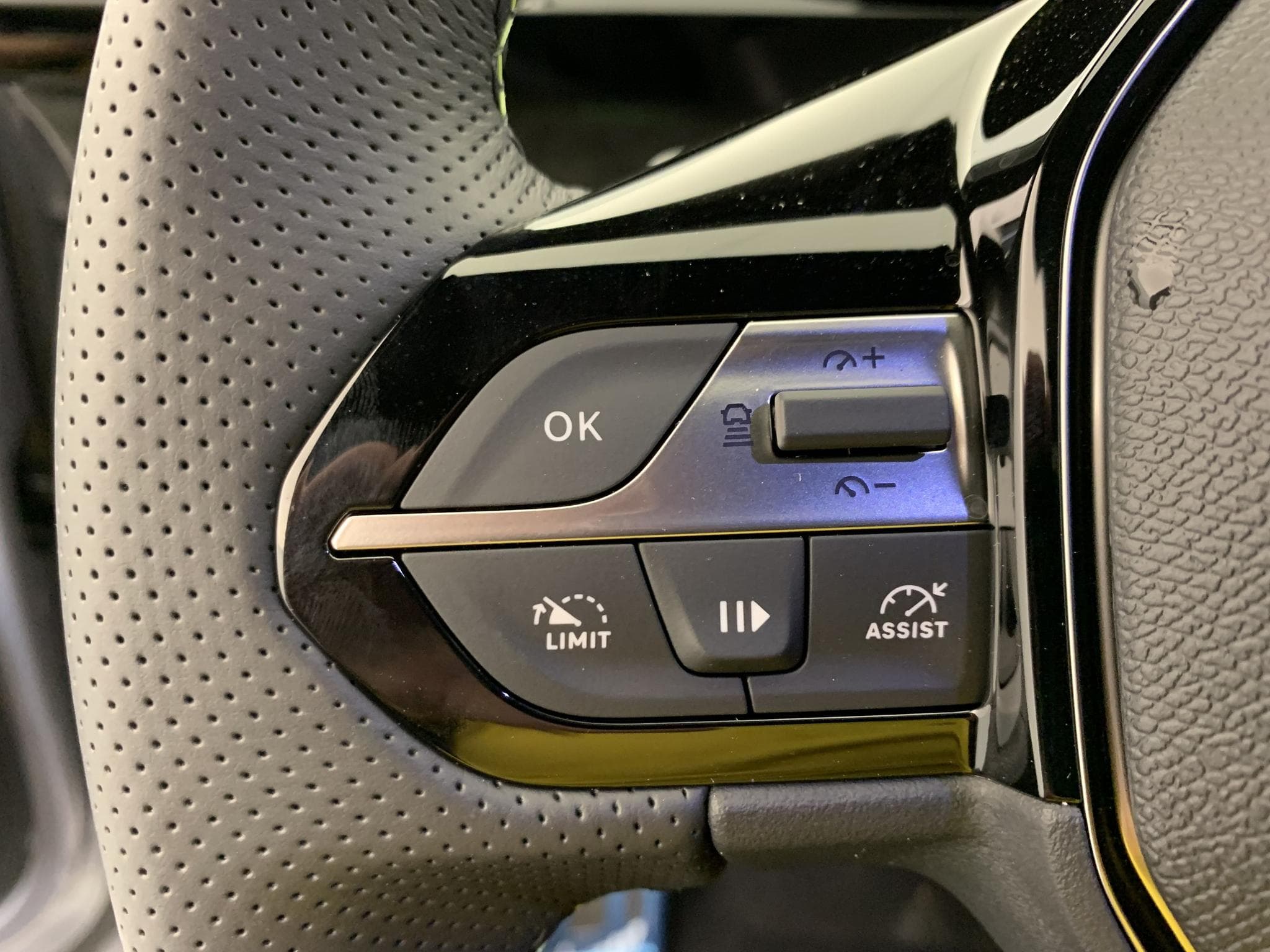 Peugeot 308 NOUVELLE Hybrid 145 e-DCS6 GT (2026) - Photo 19