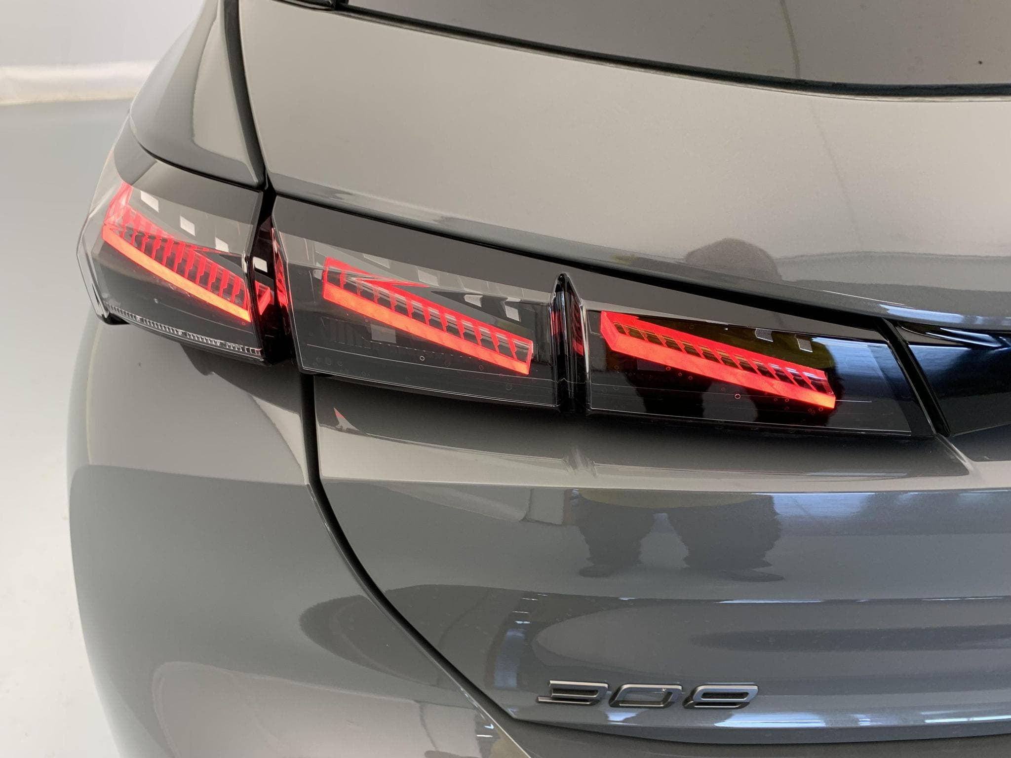 Peugeot 308 NOUVELLE Hybrid 145 e-DCS6 GT (2026) - Photo 11