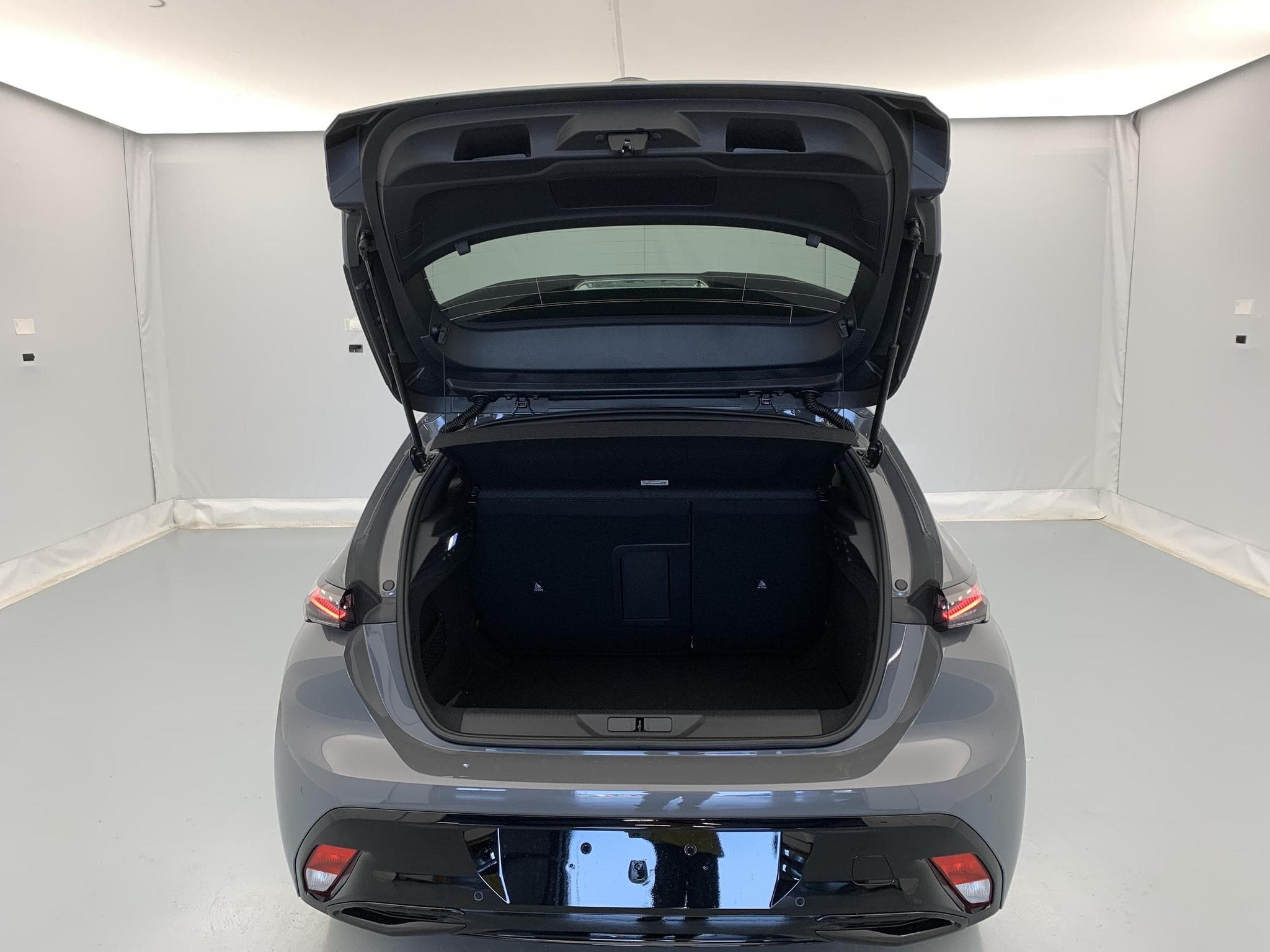 Peugeot 308 NOUVELLE Hybrid 145 e-DCS6 GT (2026) - Photo 12