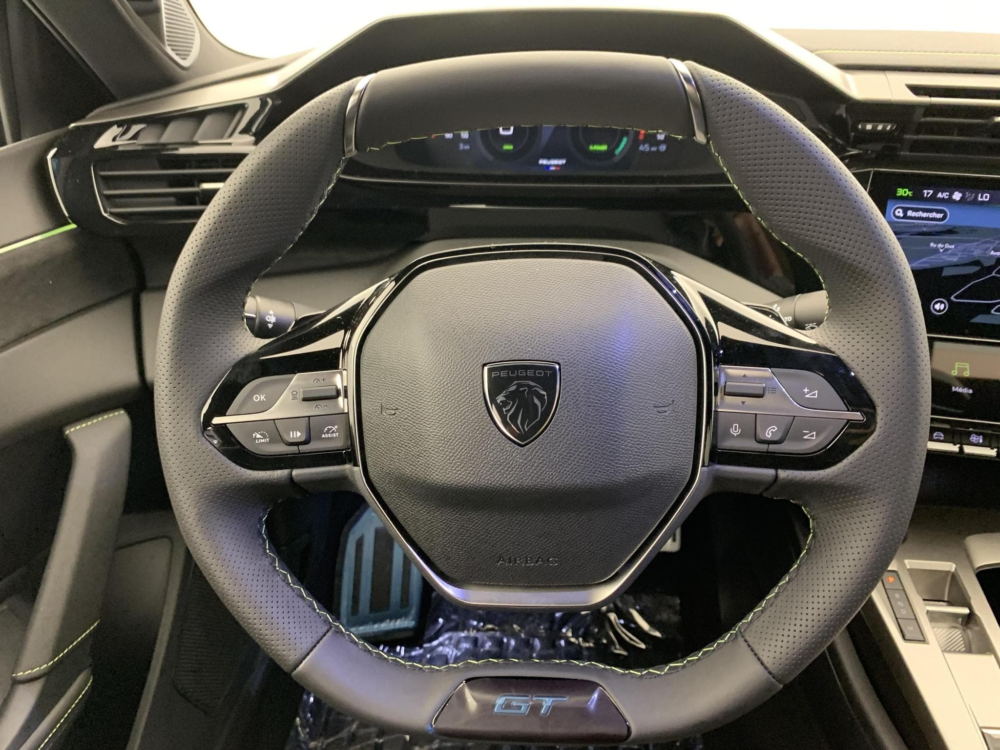 Peugeot 308 NOUVELLE Hybrid 145 e-DCS6 GT (2026) - Photo 15
