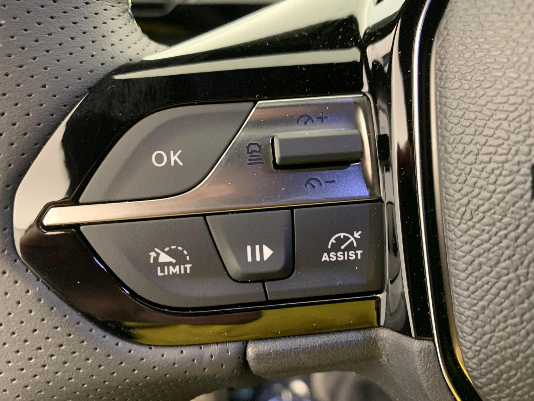 Peugeot 308 NOUVELLE Hybrid 145 e-DCS6 GT (2026) - Photo 19