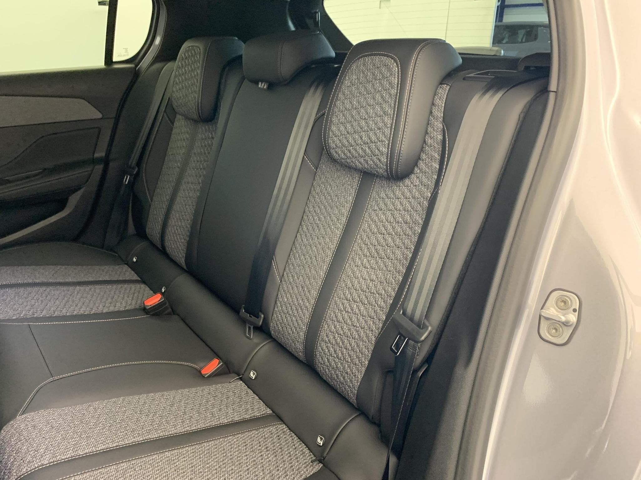 Peugeot 308 NOUVELLE HYBRID 145 E-DCS6 ALLURE (2026) - Photo 20