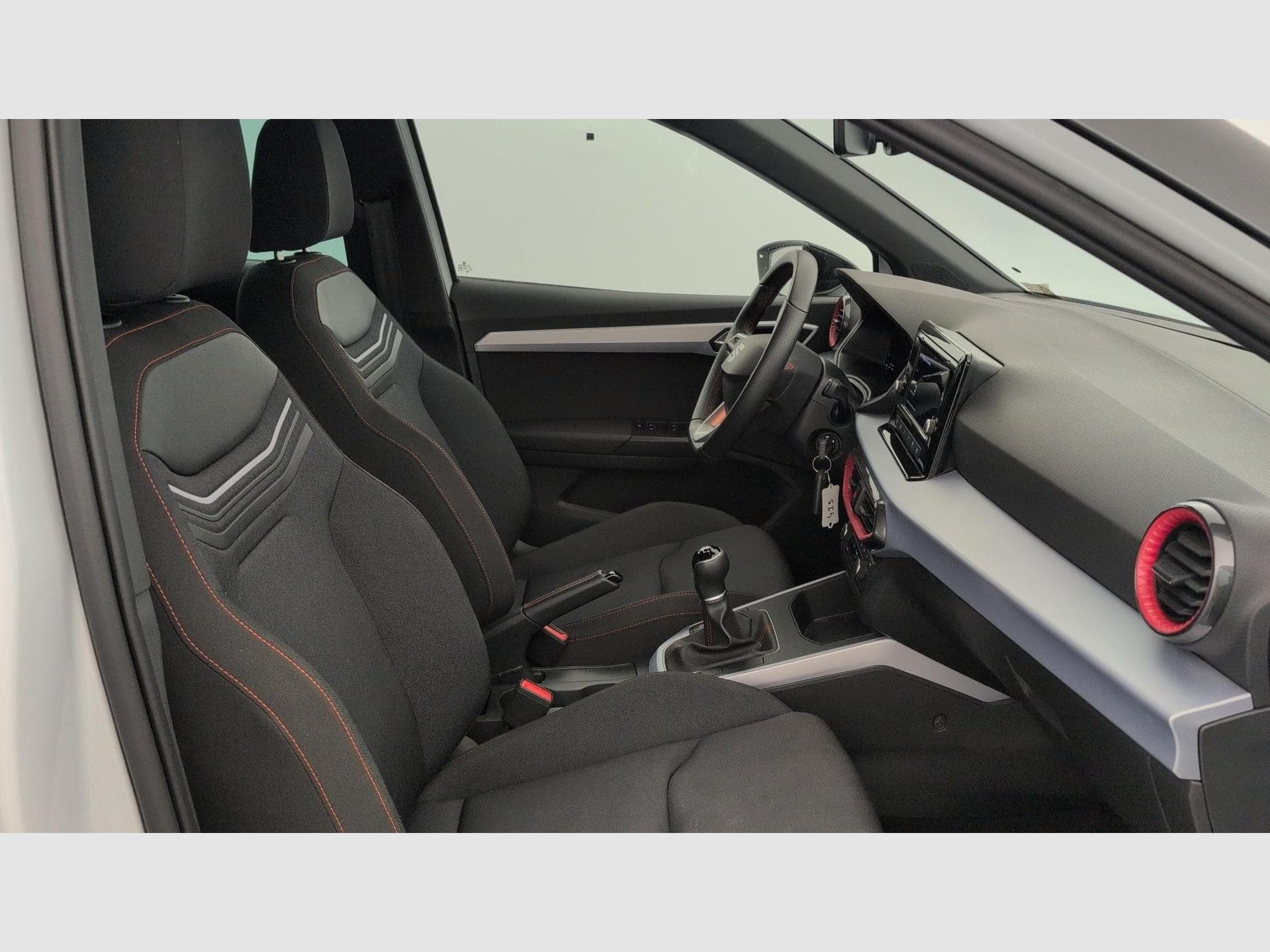 Seat Arona 1.0 TSI 95 CH START/STOP BVM5 FR (2025) - Foto 9