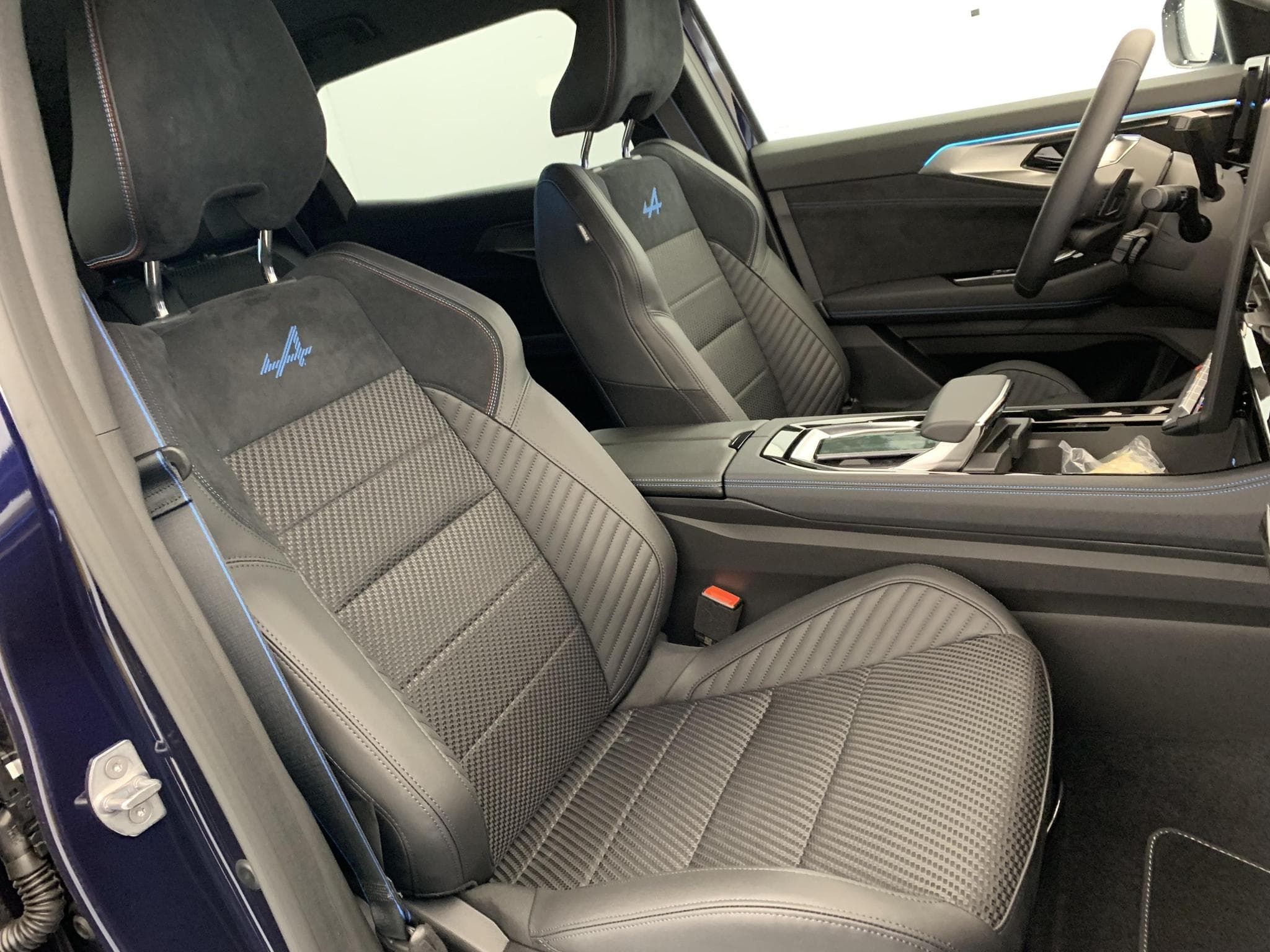 Renault ESPACE VI Espace full hybrid E-Tech 200 ch 7pl Esprit Alpine (2026) - Photo 9