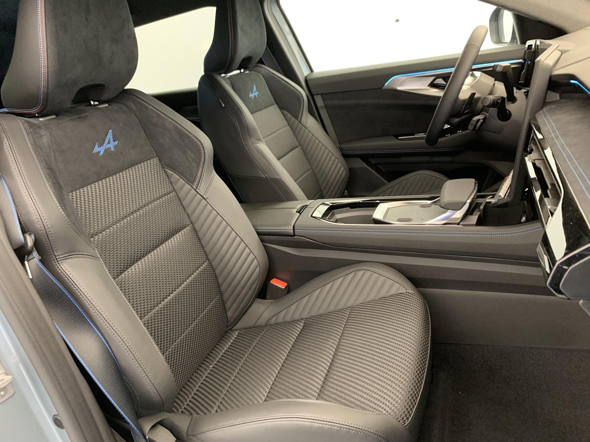 Renault ESPACE VI Espace full hybrid E-Tech 200 ch 7pl Esprit Alpine (2026) - Photo 9