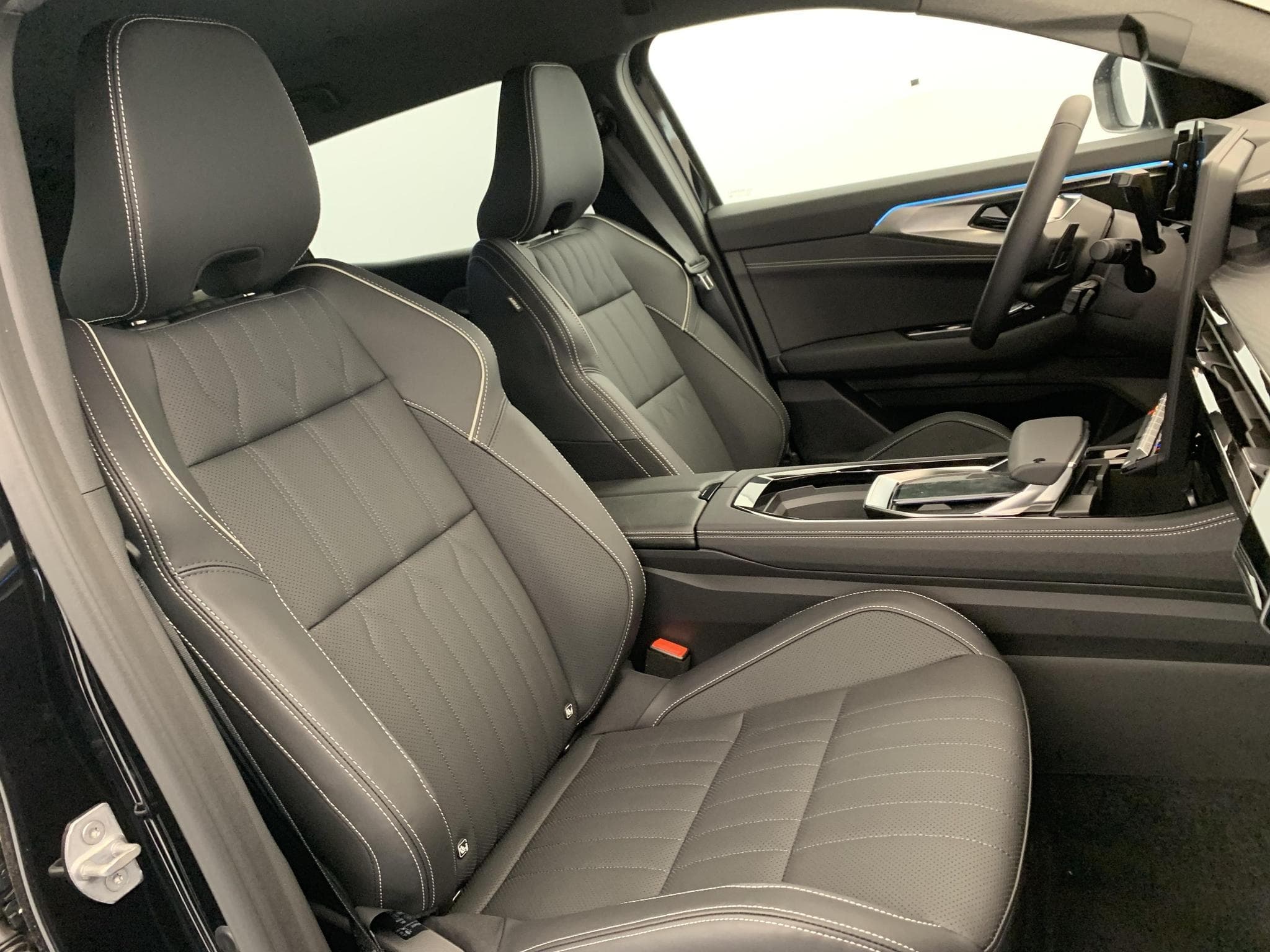 Renault ESPACE VI Espace full hybrid E-Tech 200 ch 7pl Iconic (2026) - Photo 9