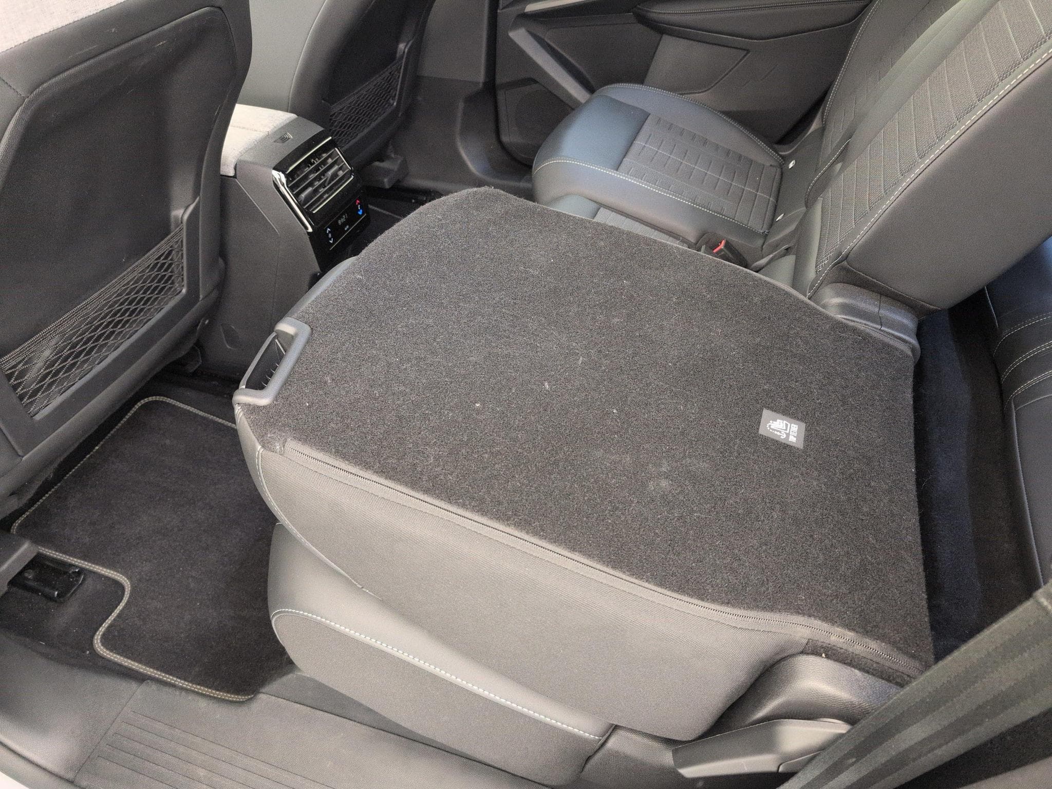 Peugeot 5008 HYBRID 145CH E-DCS6 GT (2025) - Photo 12