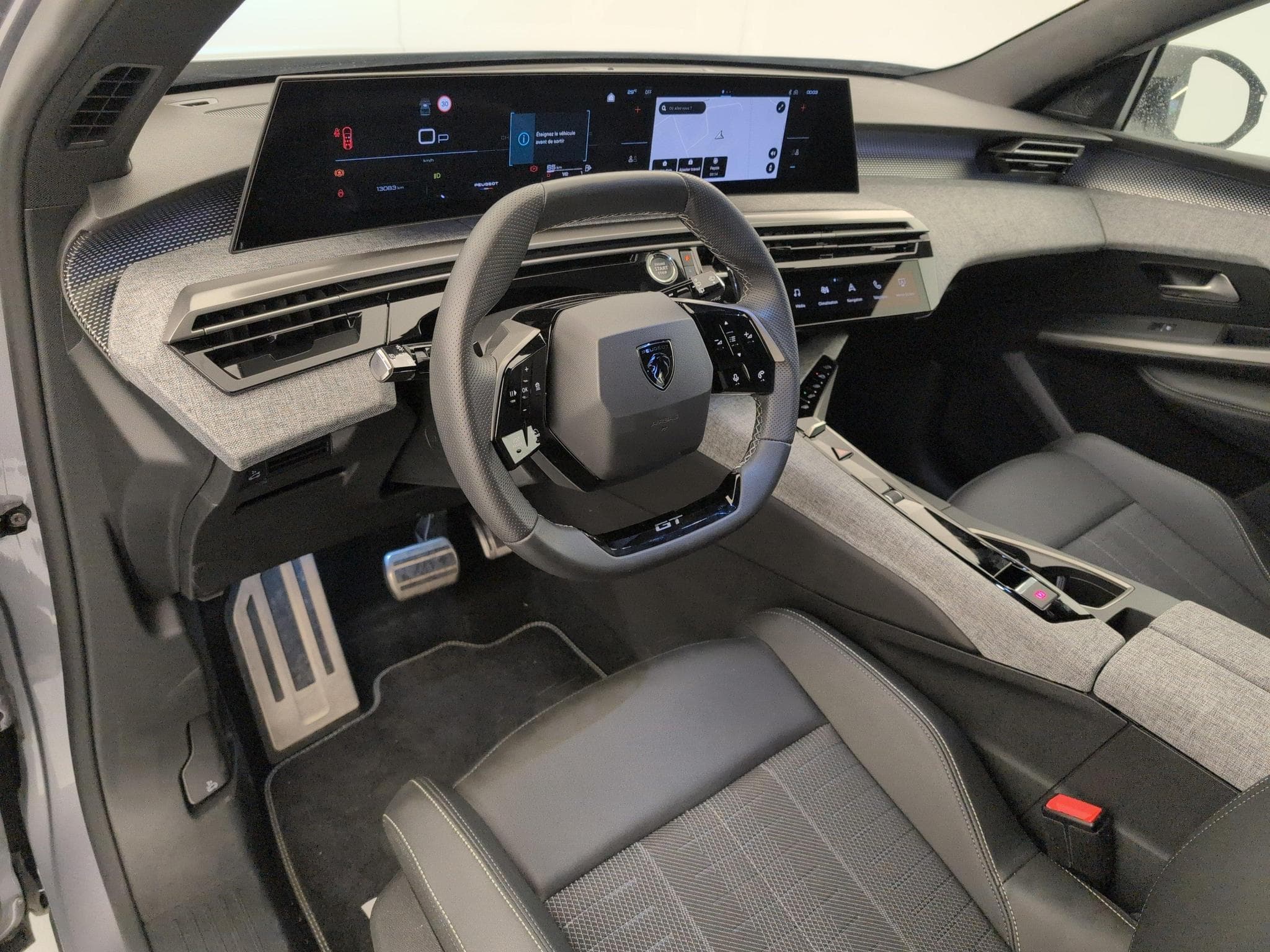 Peugeot 5008 HYBRID 145CH E-DCS6 GT (2025) - Photo 15