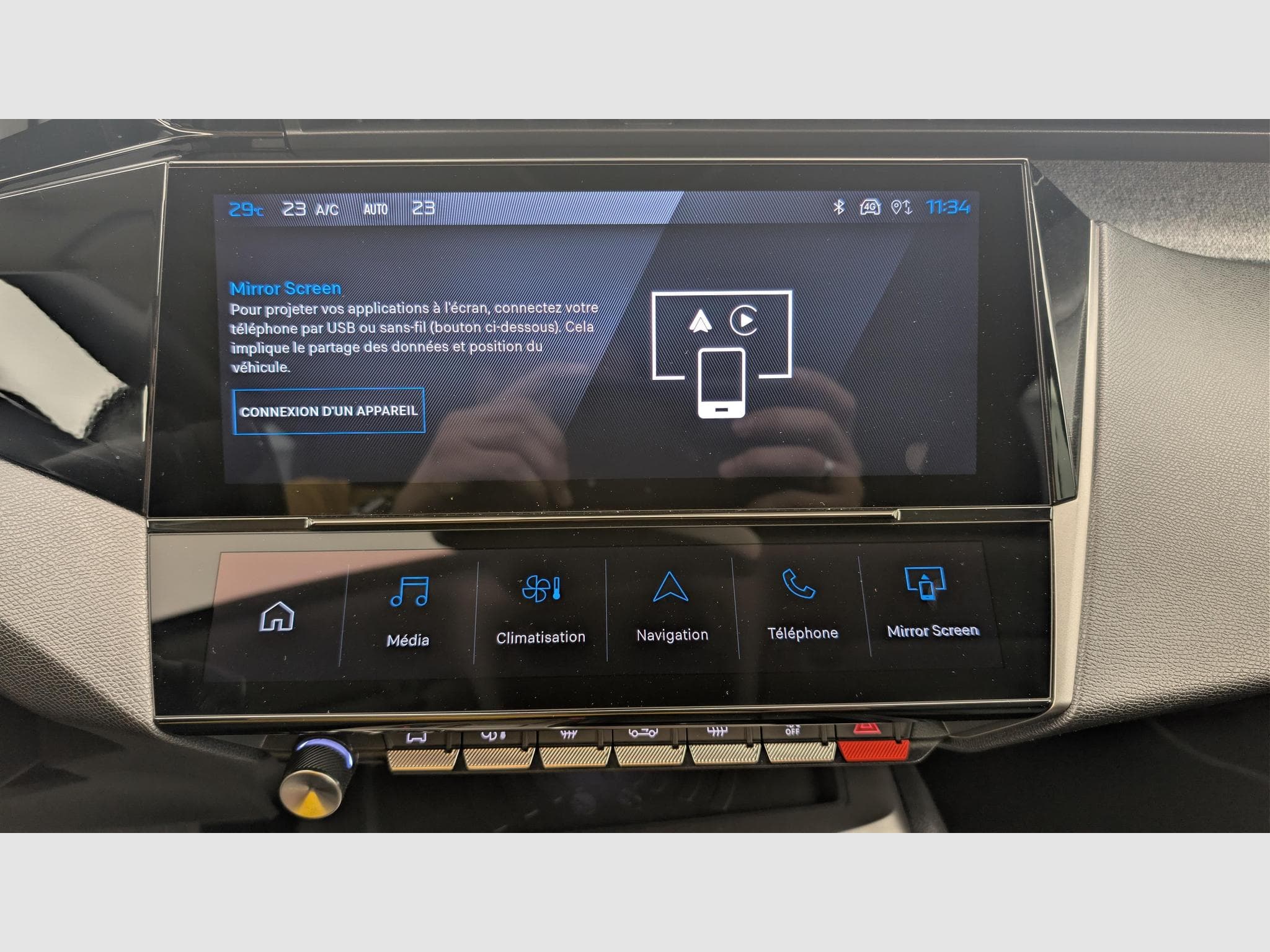 Peugeot 308 Hybrid 145 e-DCS6 Allure (2025) - Photo 19