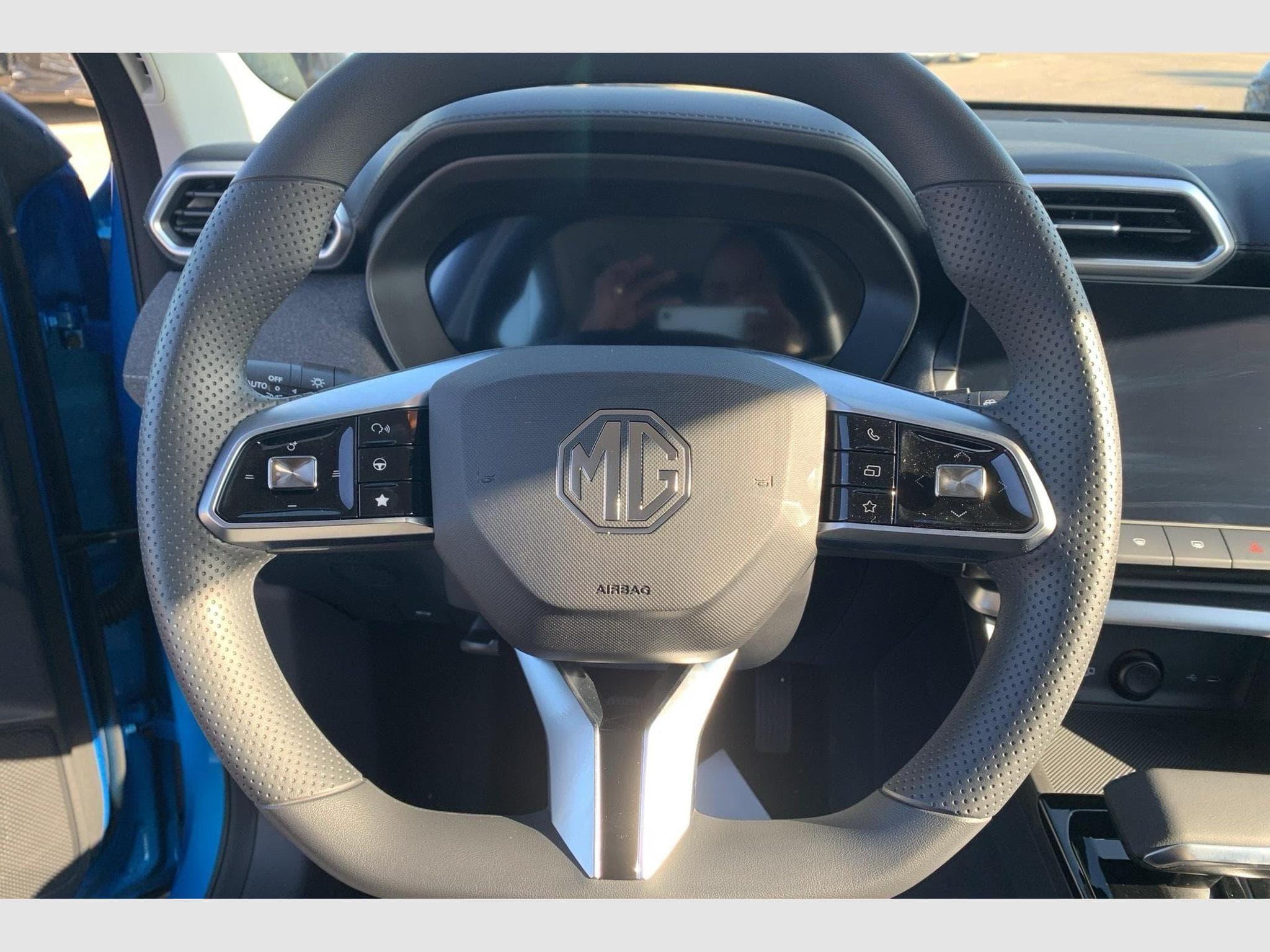 Mg ZS 1.5 L Hybrid+ 197 ch Standard (2025) - Photo 6