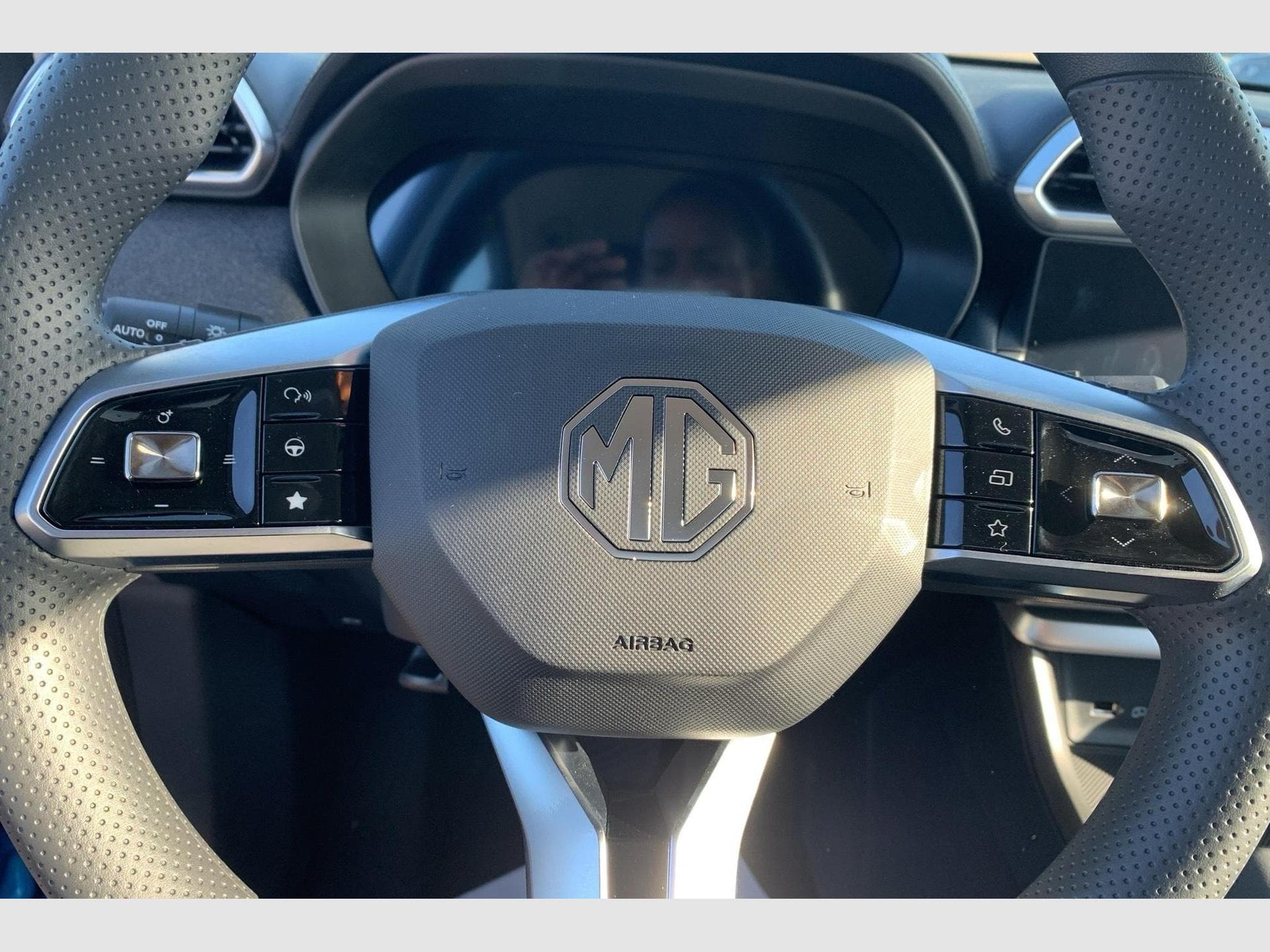 Mg ZS 1.5 L Hybrid+ 197 ch Standard (2025) - Photo 7