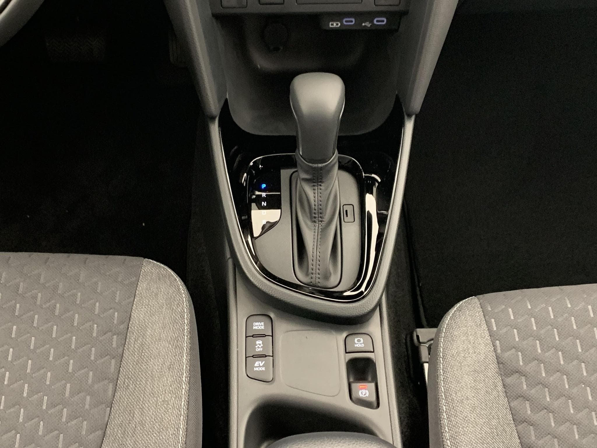 Toyota Yaris Cross Hybride 130h 2WD Design (2026) - Photo 17