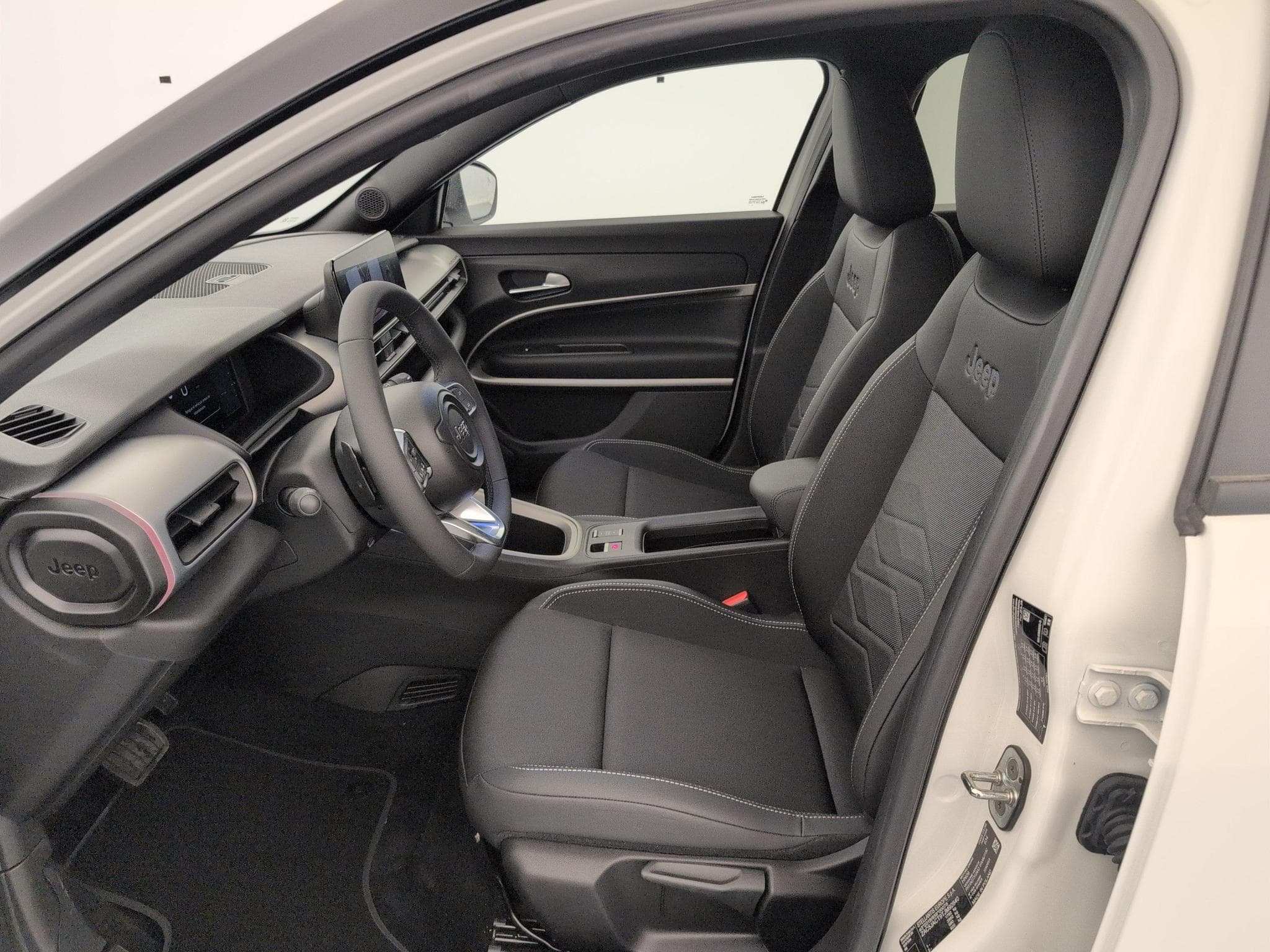 Jeep Avenger 1.2 Turbo T3 110 ch e-Hybrid BVR6 Summit (2026) - Foto 12
