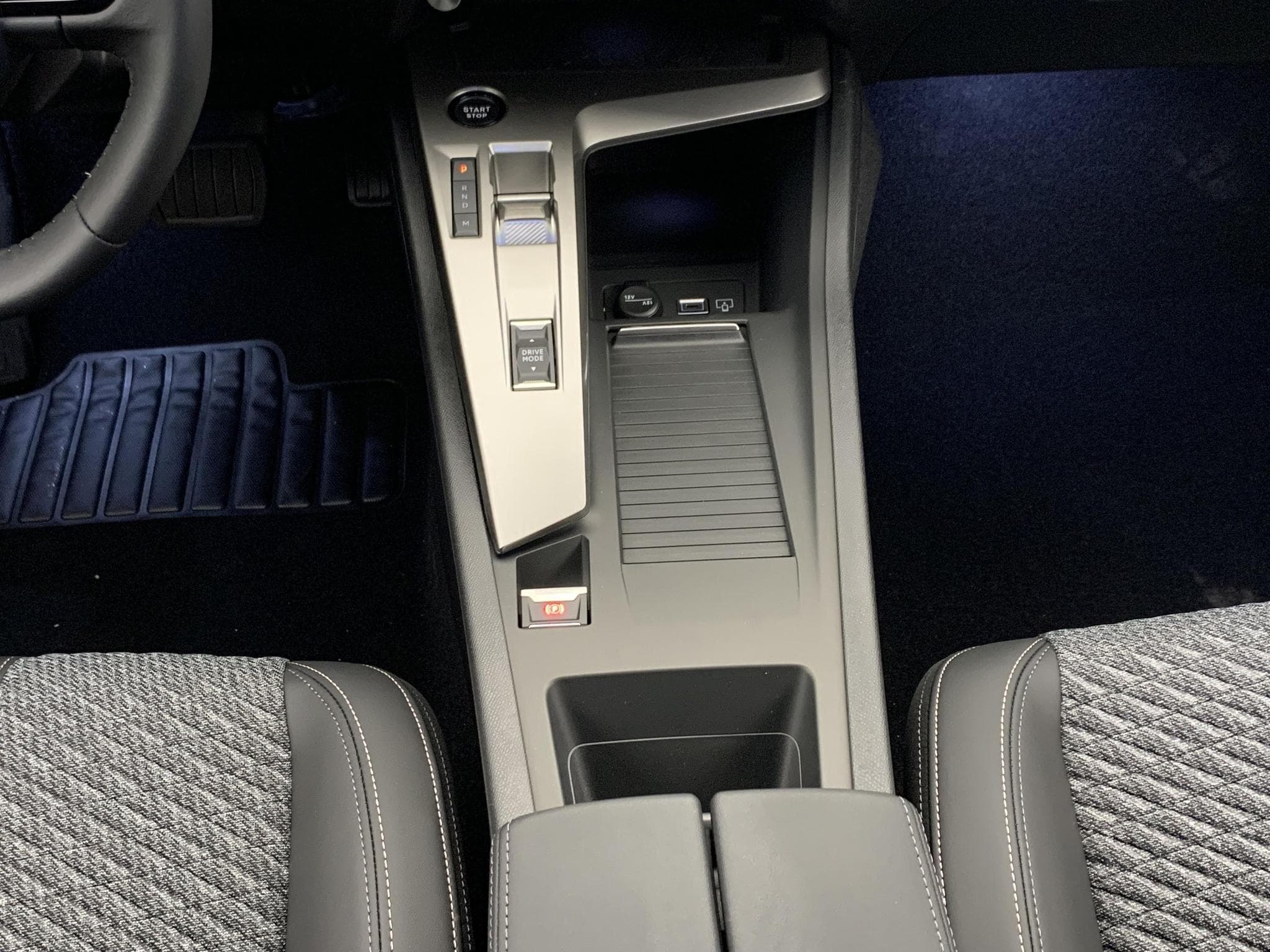 Peugeot 308 NOUVELLE BLUEHDI 130CH S&S EAT8 ALLURE (2026) - Photo 14