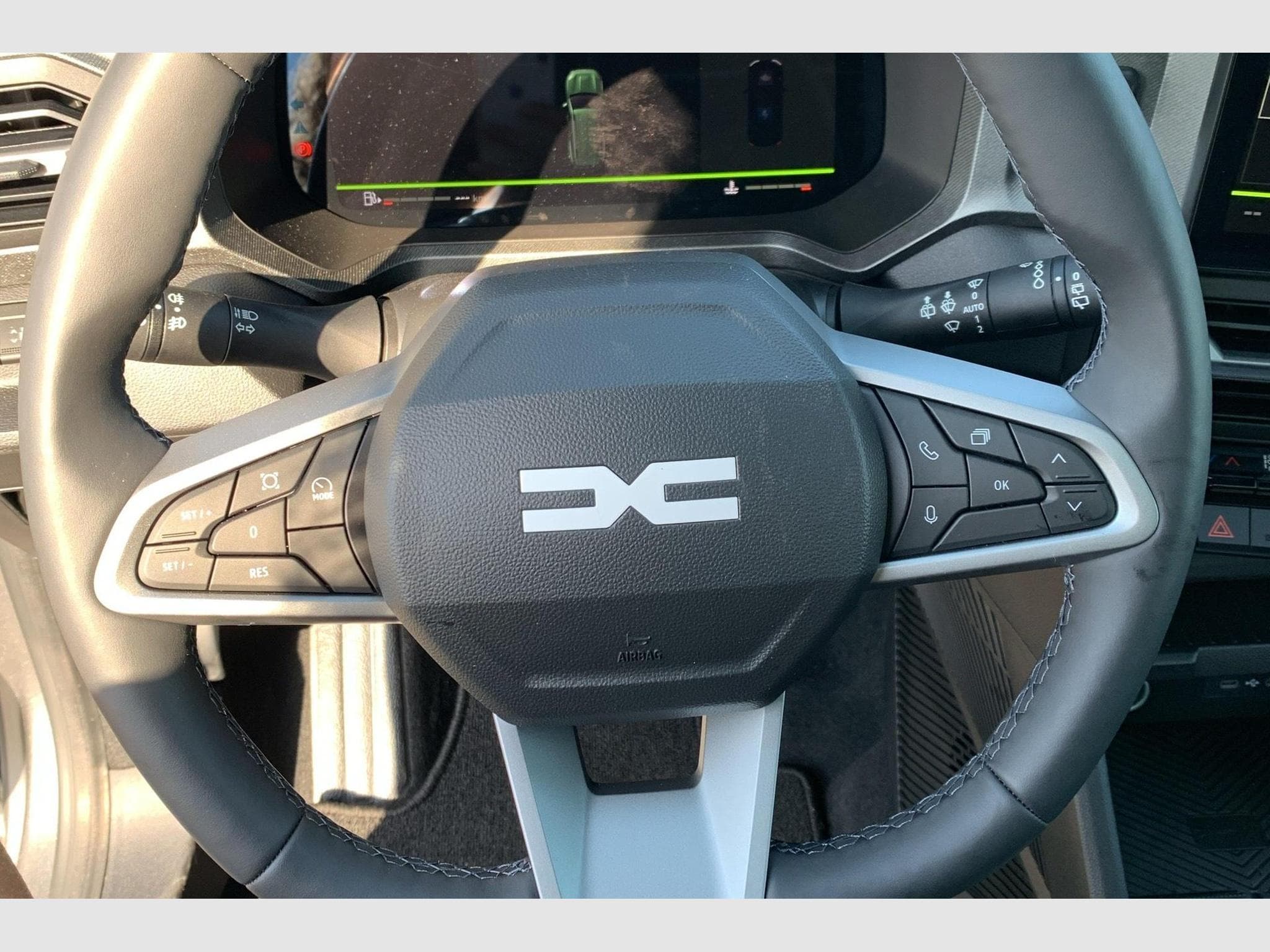 Dacia BIGSTER Mild Hybrid 140 Journey (2026) - Photo 13