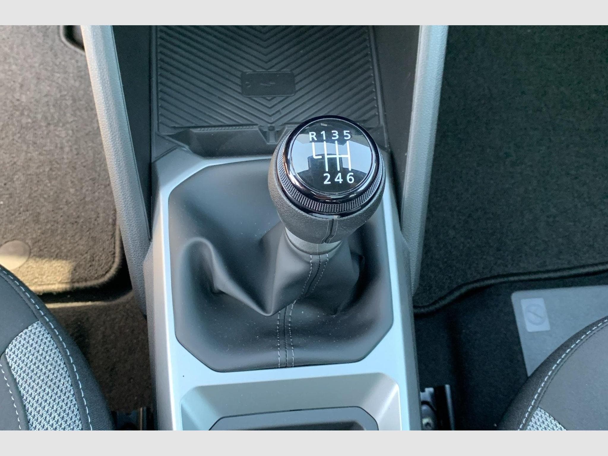 Dacia BIGSTER Mild Hybrid 140 Journey (2026) - Photo 14