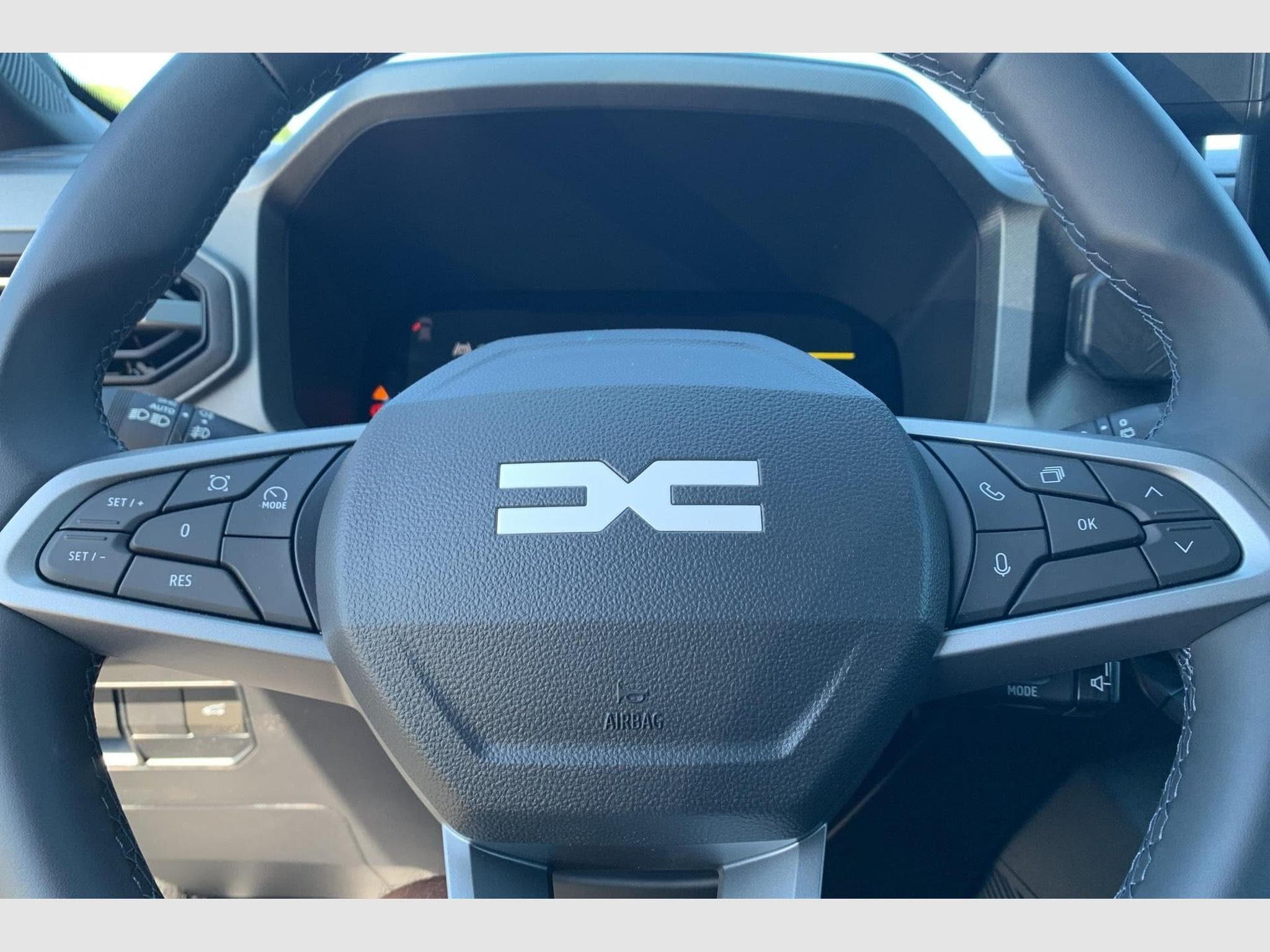 Dacia BIGSTER Mild Hybrid 140 Journey (2026) - Photo 14