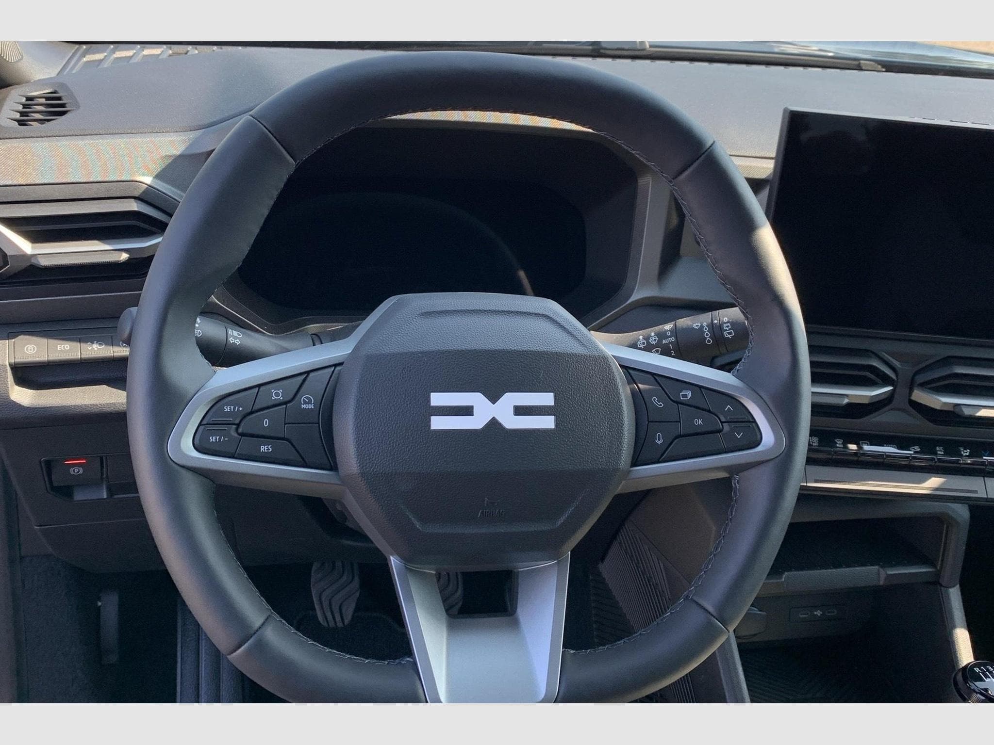 Dacia BIGSTER Mild Hybrid 140 Journey (2026) - Photo 12