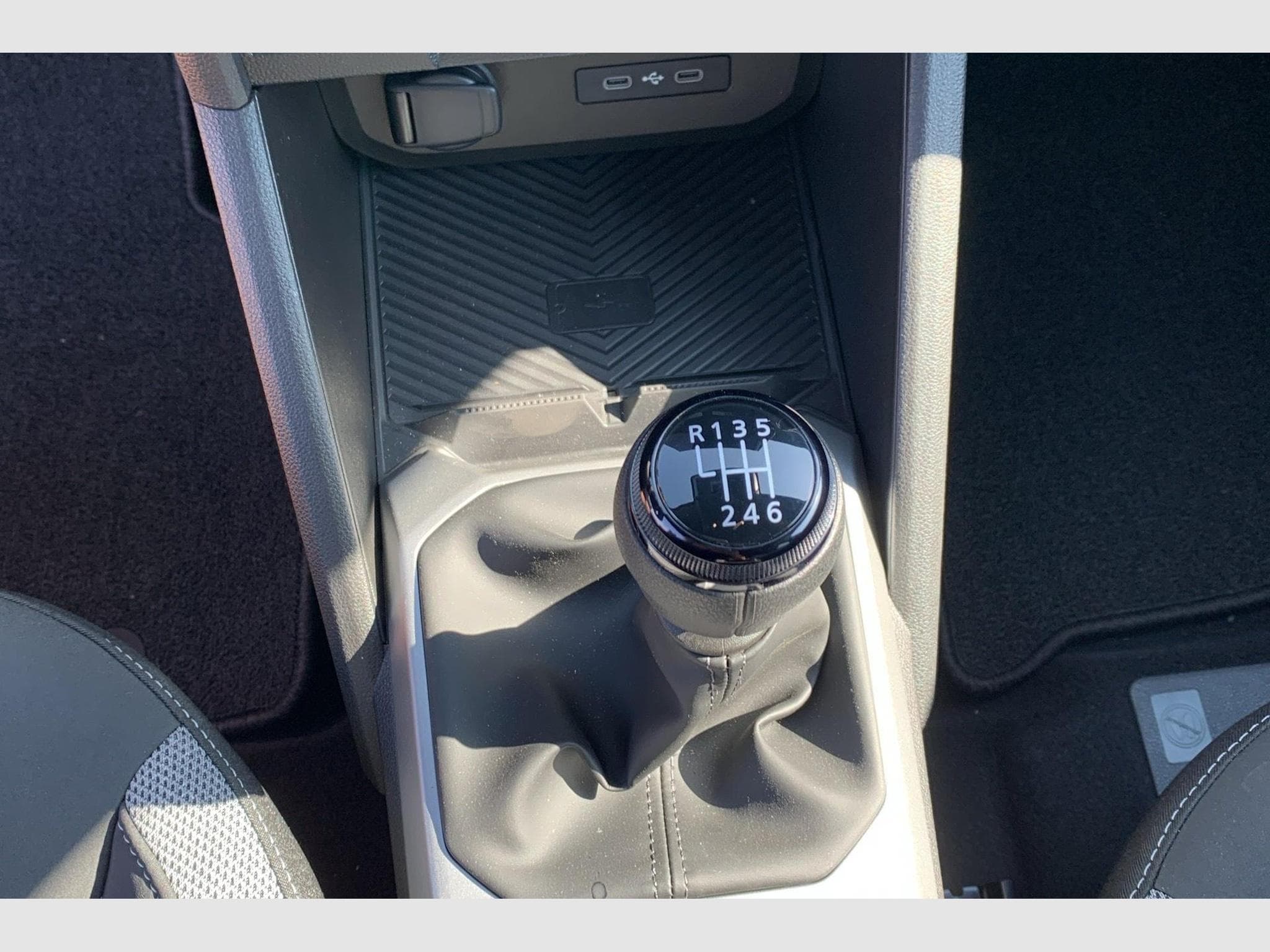 Dacia BIGSTER Mild Hybrid 140 Journey (2026) - Photo 14