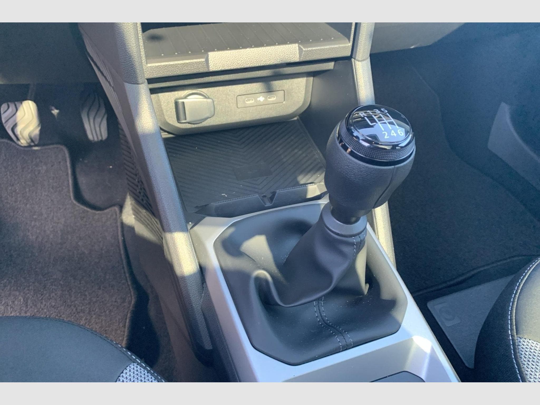Dacia BIGSTER Mild Hybrid 140 Journey (2026) - Photo 15