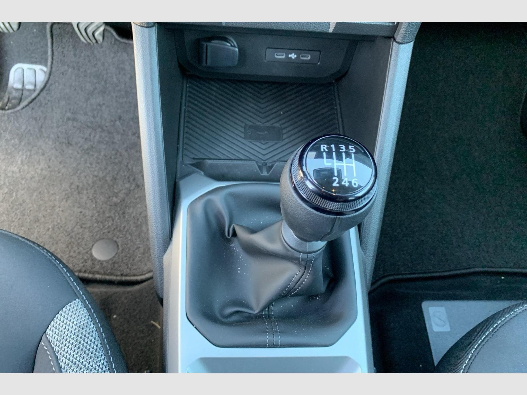 Dacia BIGSTER Mild Hybrid 140 Journey (2026) - Photo 16