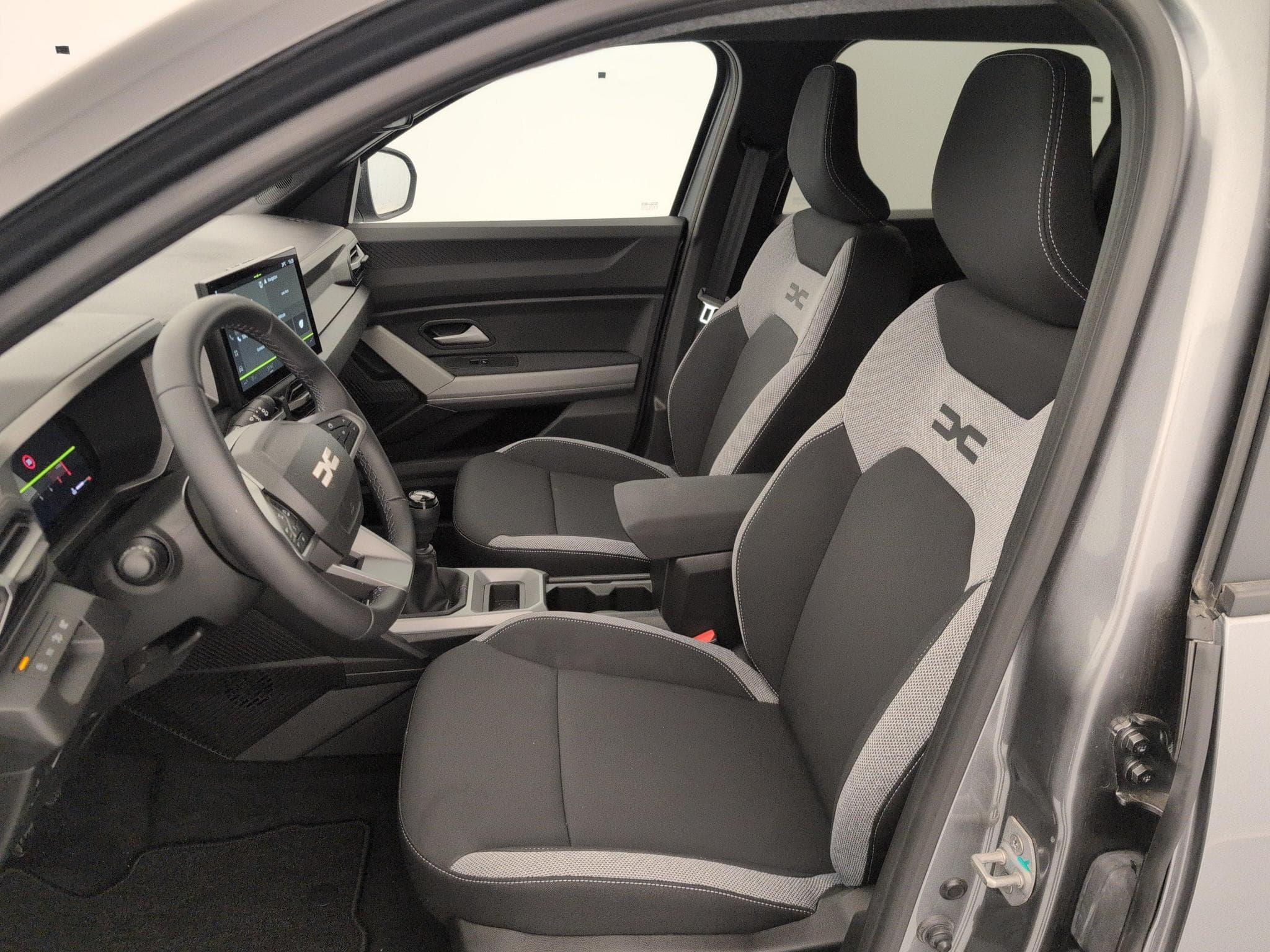 Dacia BIGSTER Mild Hybrid 140 Journey (2026) - Photo 15