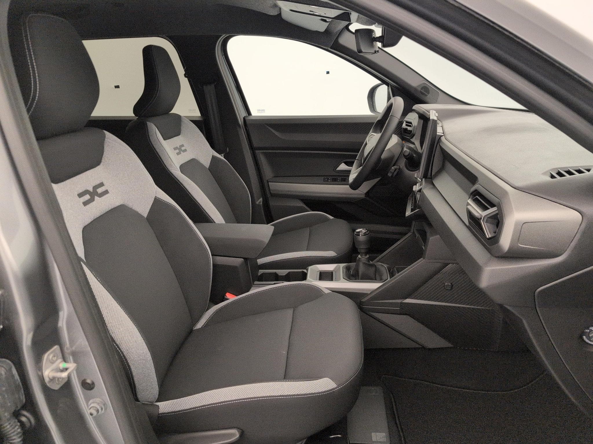 Dacia BIGSTER Mild Hybrid 140 Journey (2026) - Photo 9