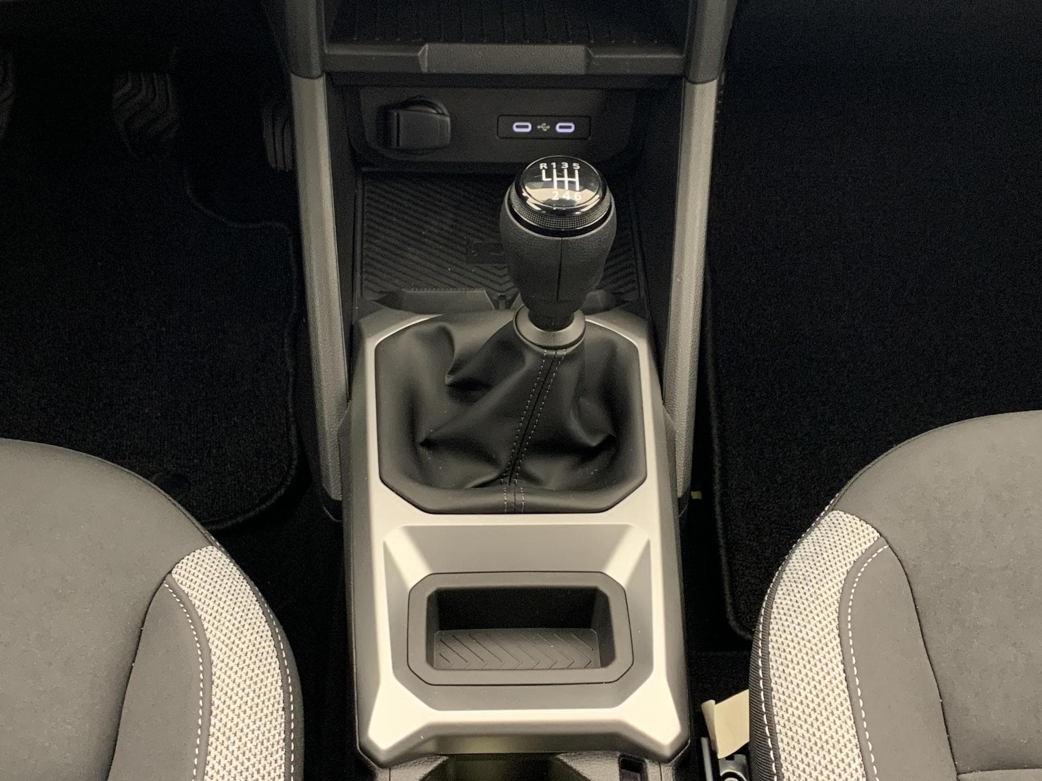 Dacia BIGSTER Mild Hybrid 140 Journey (2026) - Photo 17