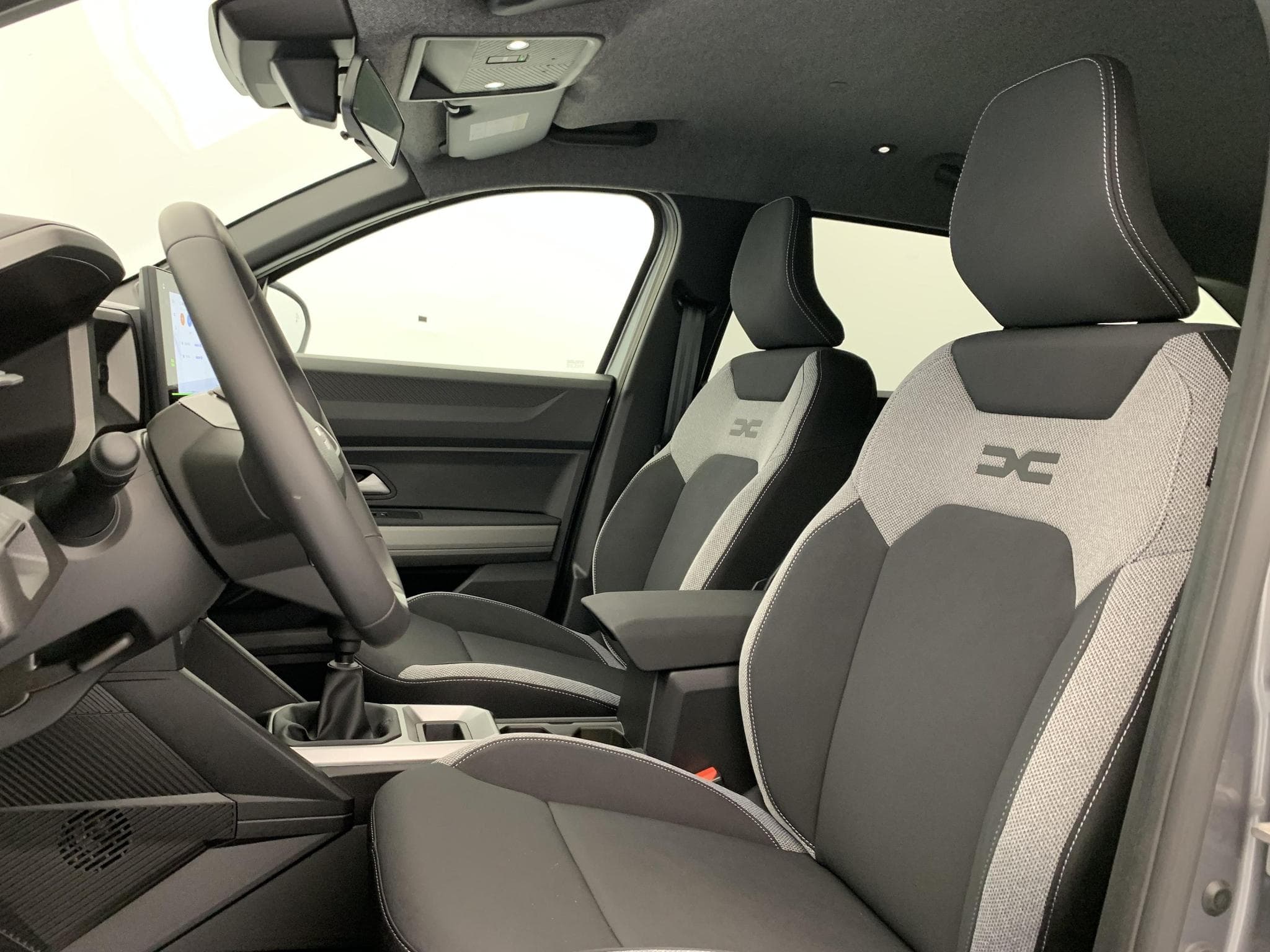 Dacia BIGSTER Mild Hybrid 140 Journey (2026) - Photo 20