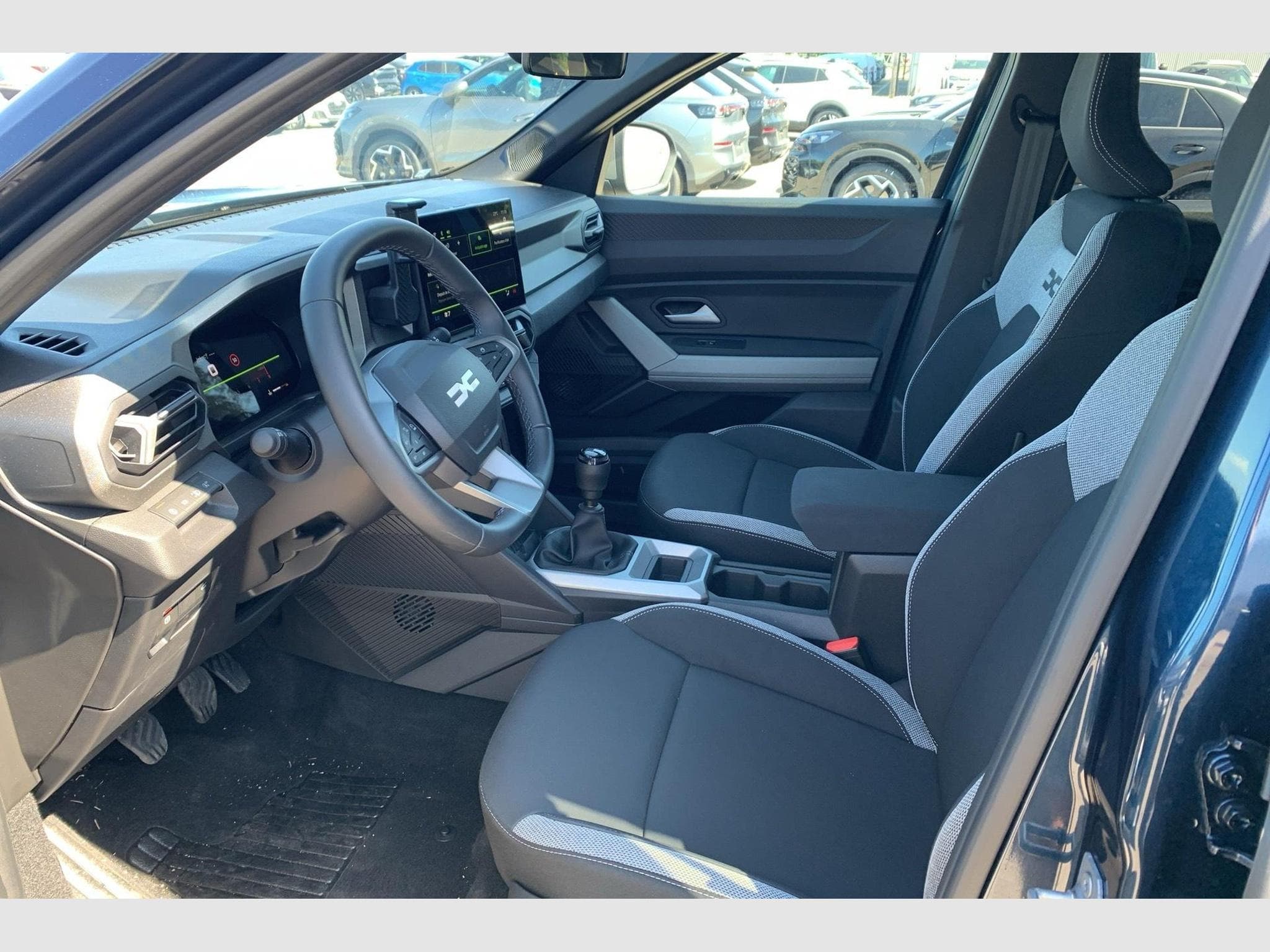 Dacia BIGSTER Mild Hybrid 140 Journey (2026) - Photo 9