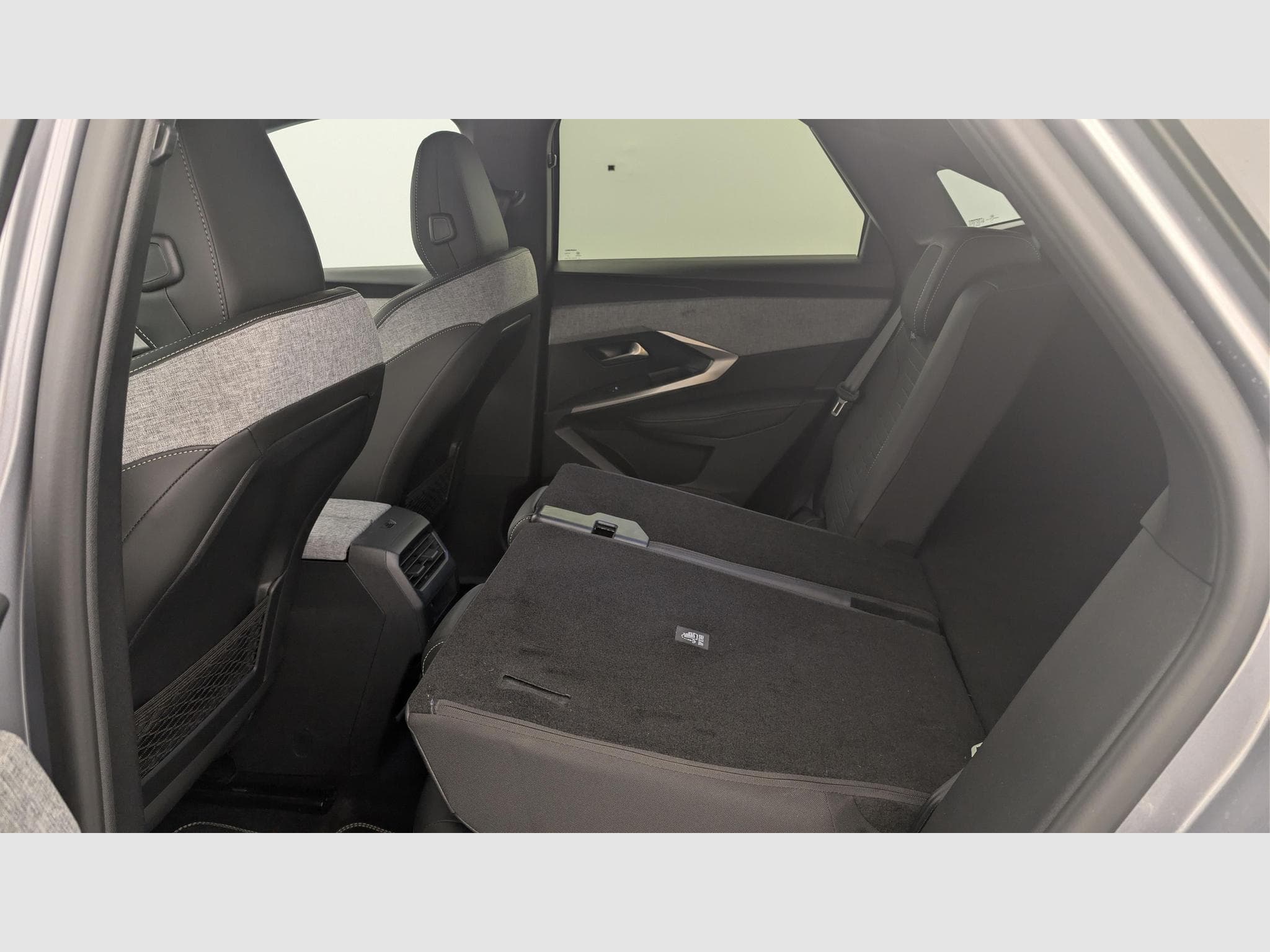 Peugeot 3008 Hybrid 145 e-DCS6 GT (2025) - Photo 12